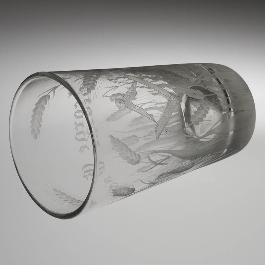 Anglais Verre d'abondance maçonnique gravé Capacité d'une pinte en vente
