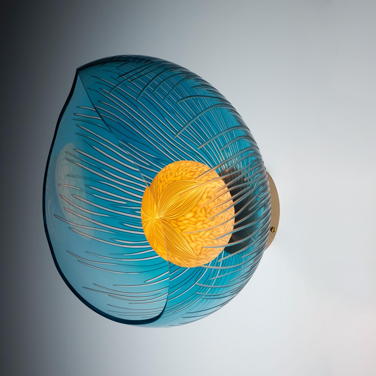 Engraved medium blue blown glass, porcelain and brass sconce by Vezzini & Chen In New Condition For Sale In Milan, IT