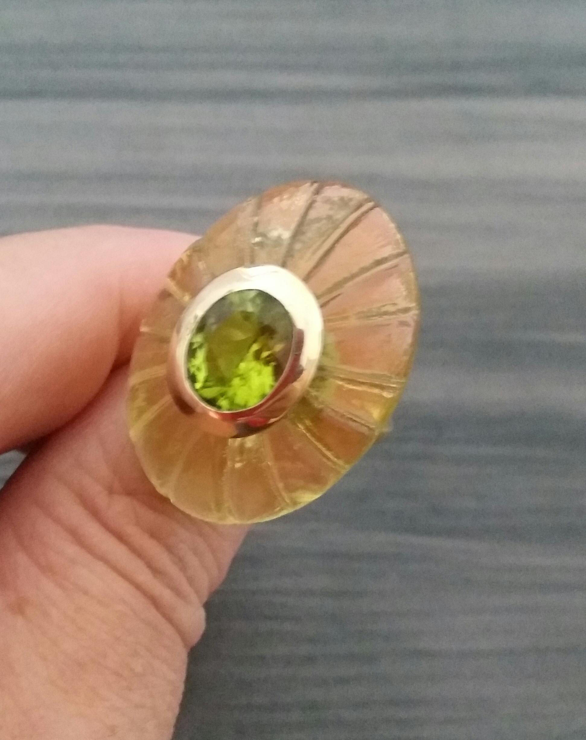 Engraved Oval Shape Lemon Quartz Cab Faceted Oval Peridot 14 Kt Yellow Gold Ring For Sale 9