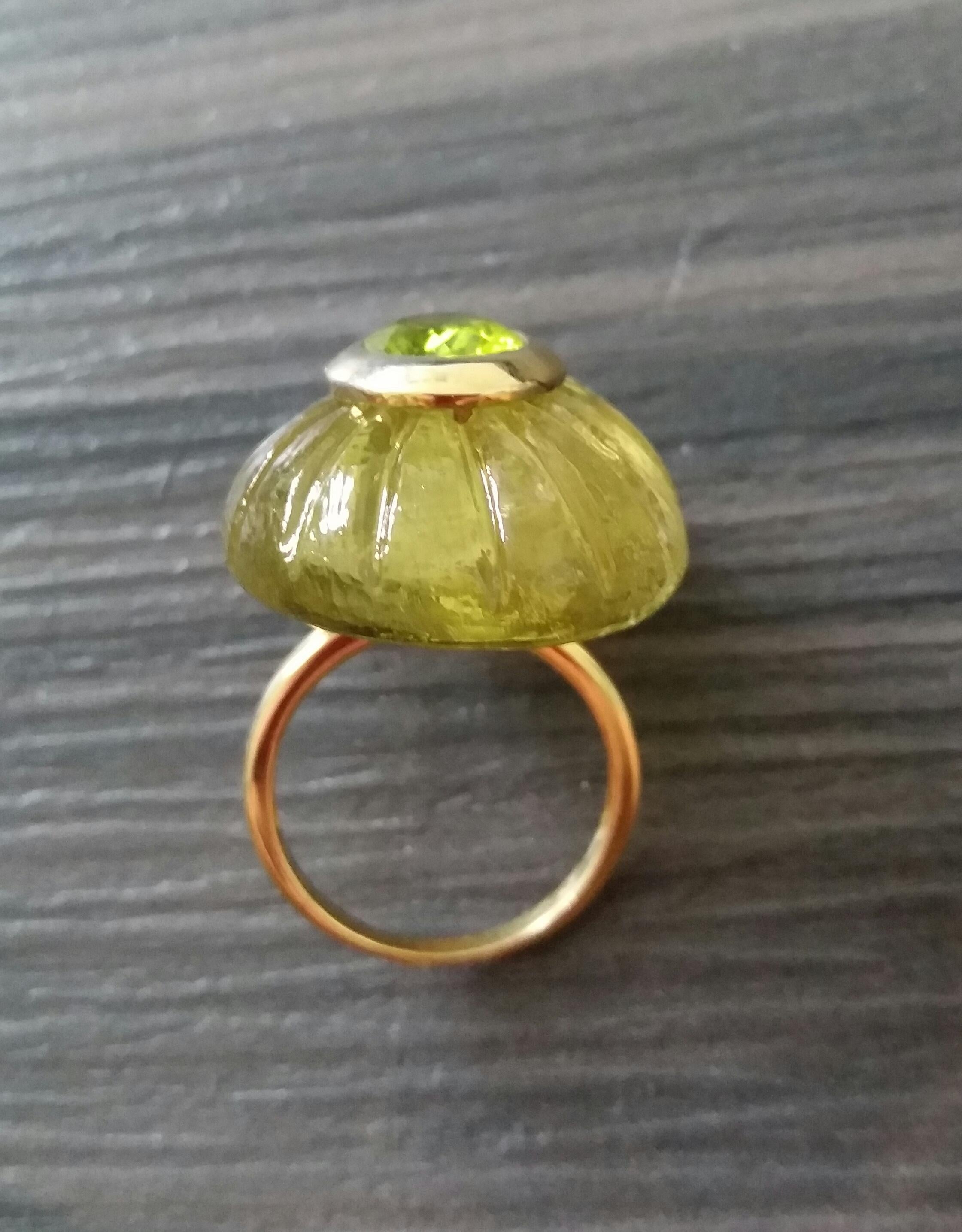 Engraved Oval Shape Lemon Quartz Cab Faceted Oval Peridot 14 Kt Yellow Gold Ring For Sale 1