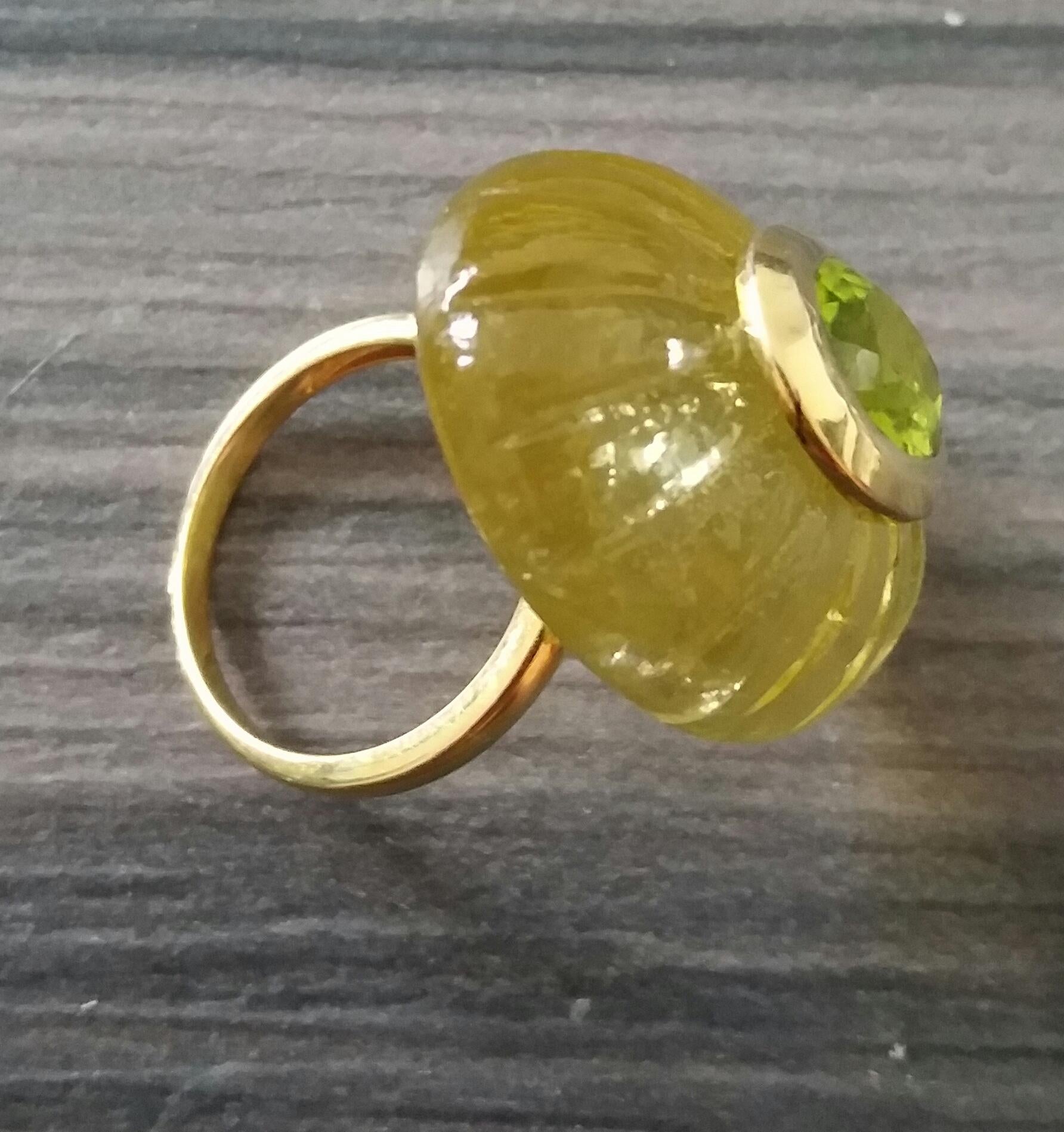 Engraved Oval Shape Lemon Quartz Cab Faceted Oval Peridot 14 Kt Yellow Gold Ring For Sale 3