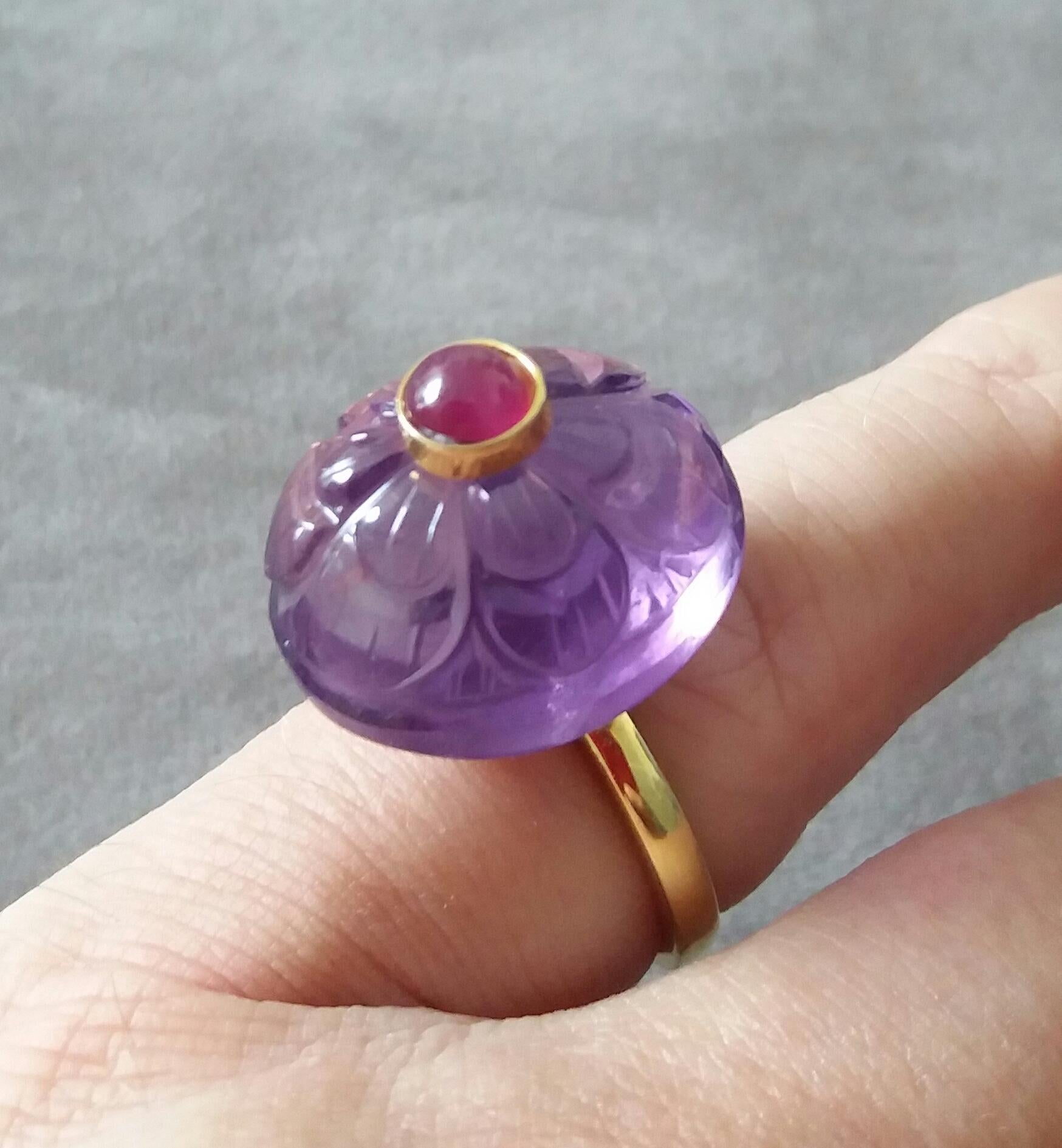 Engraved Oval Shape Natural Amethyst Round Ruby Cabochon Gold Cocktail Ring For Sale 4