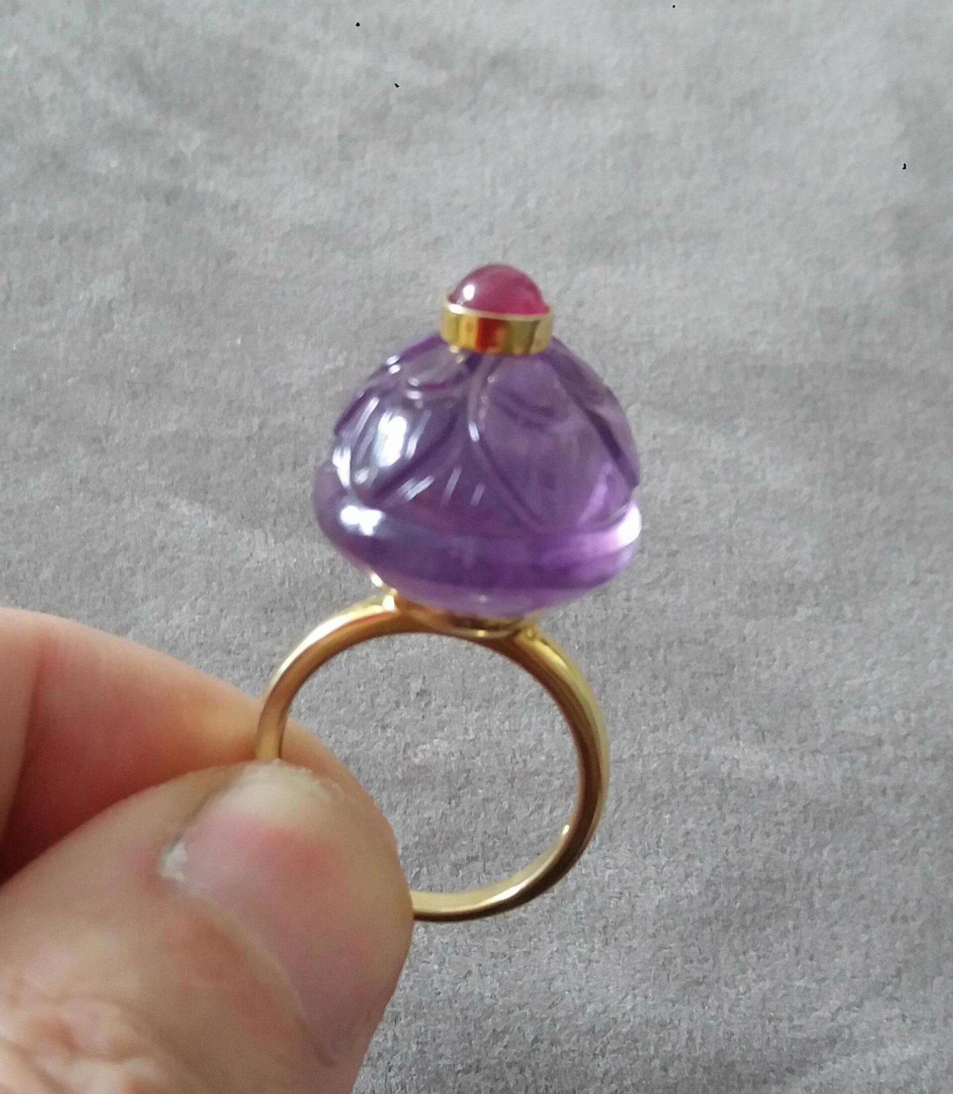 Engraved Oval Shape Natural Amethyst Round Ruby Cabochon Gold Cocktail Ring For Sale 5