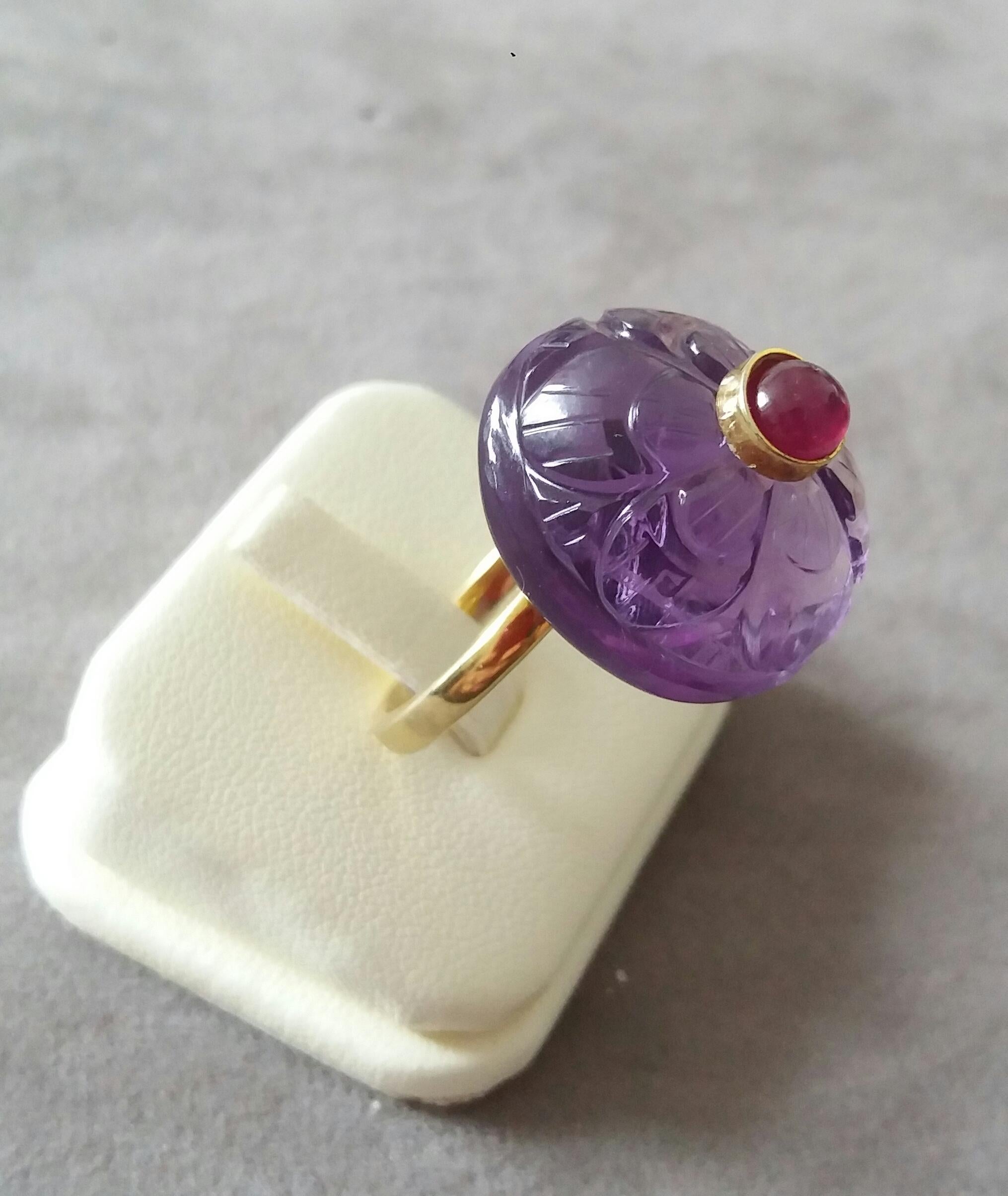 Engraved Oval Shape Natural Amethyst Round Ruby Cabochon Gold Cocktail Ring For Sale 7