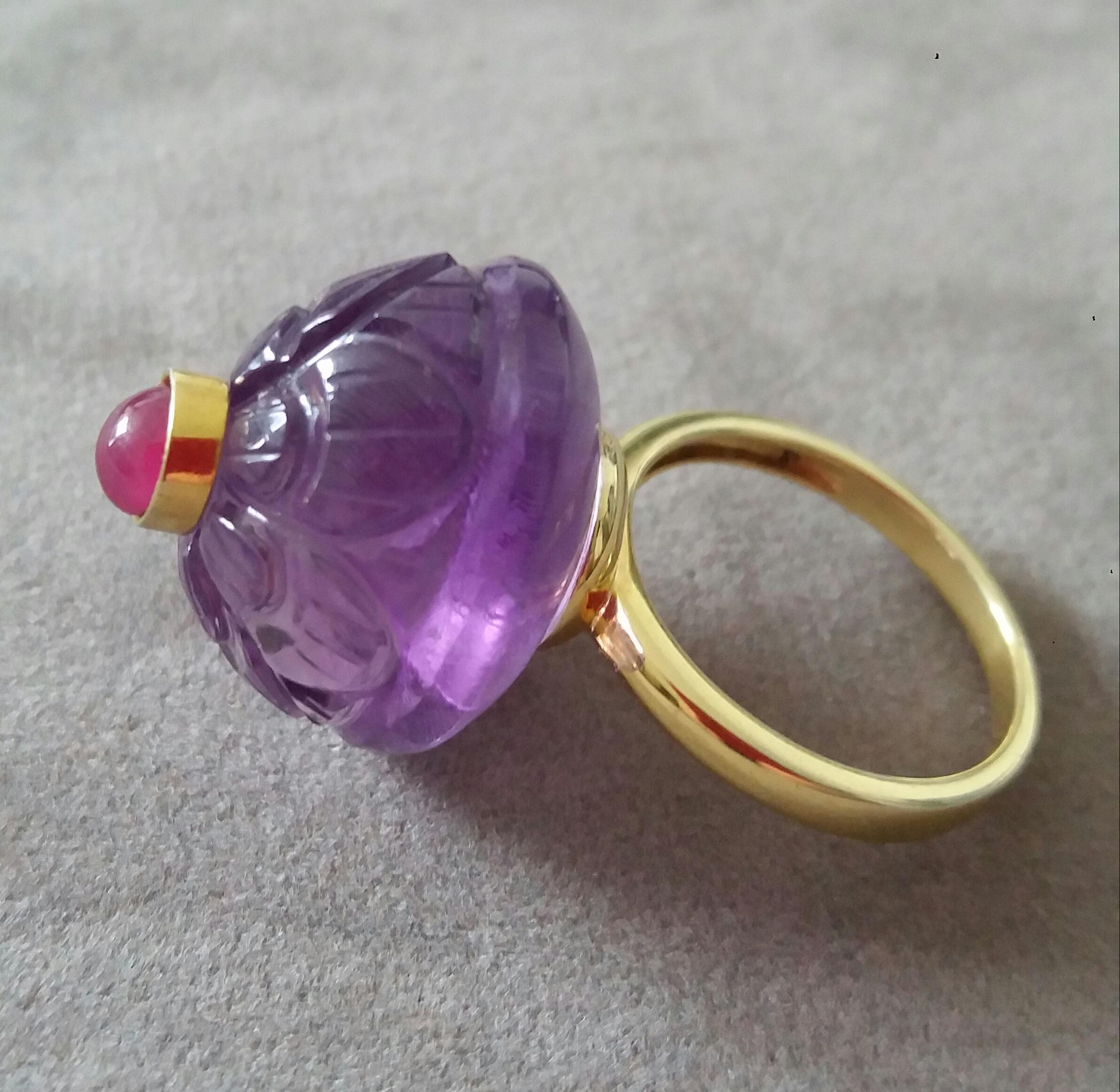 Art Deco Engraved Oval Shape Natural Amethyst Round Ruby Cabochon Gold Cocktail Ring For Sale