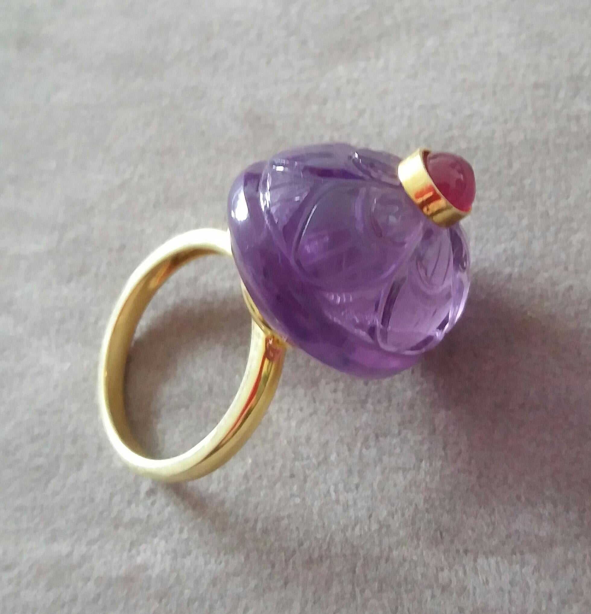 Engraved Oval Shape Natural Amethyst Round Ruby Cabochon Gold Cocktail Ring For Sale 1