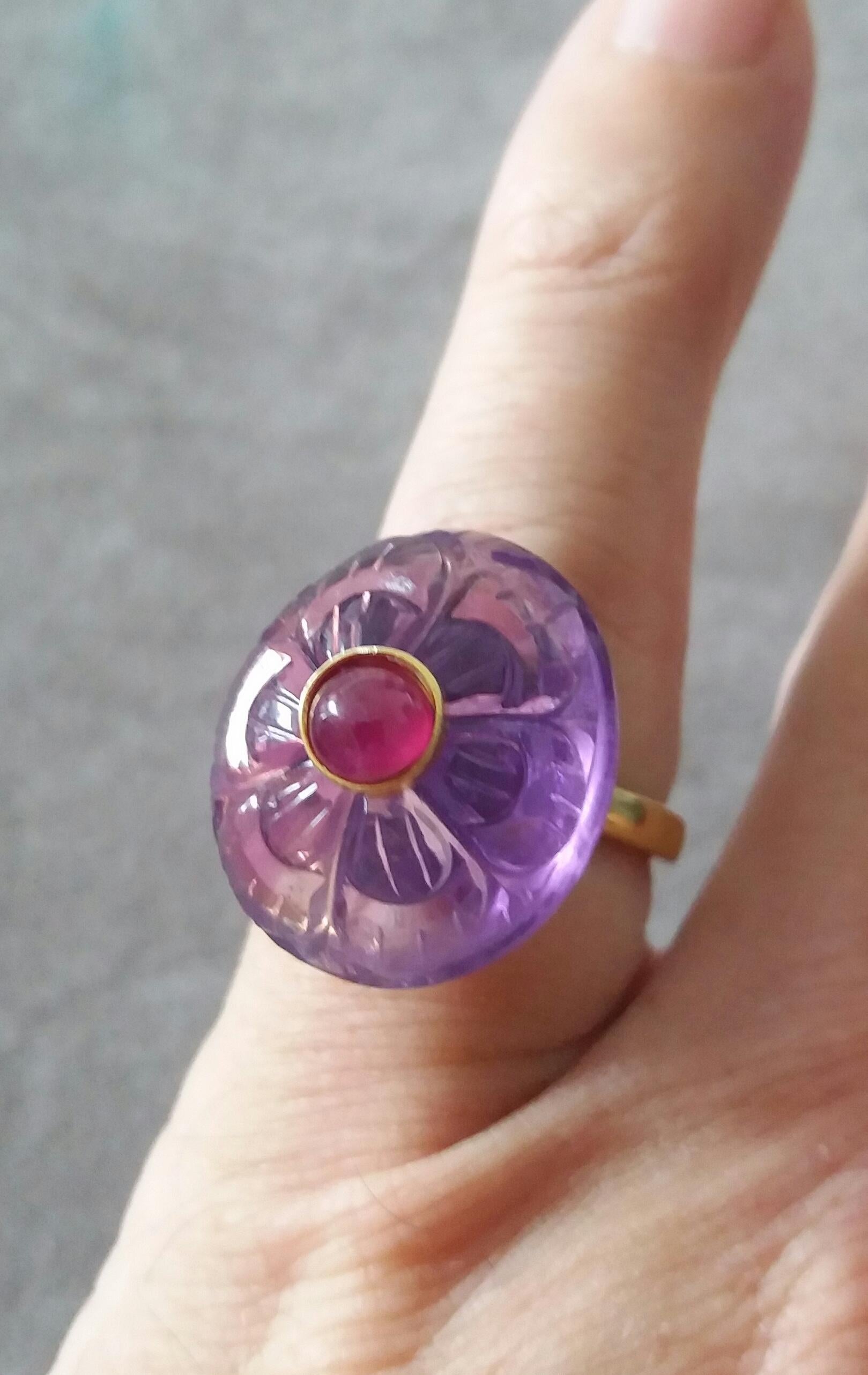 Engraved Oval Shape Natural Amethyst Round Ruby Cabochon Gold Cocktail Ring For Sale 3
