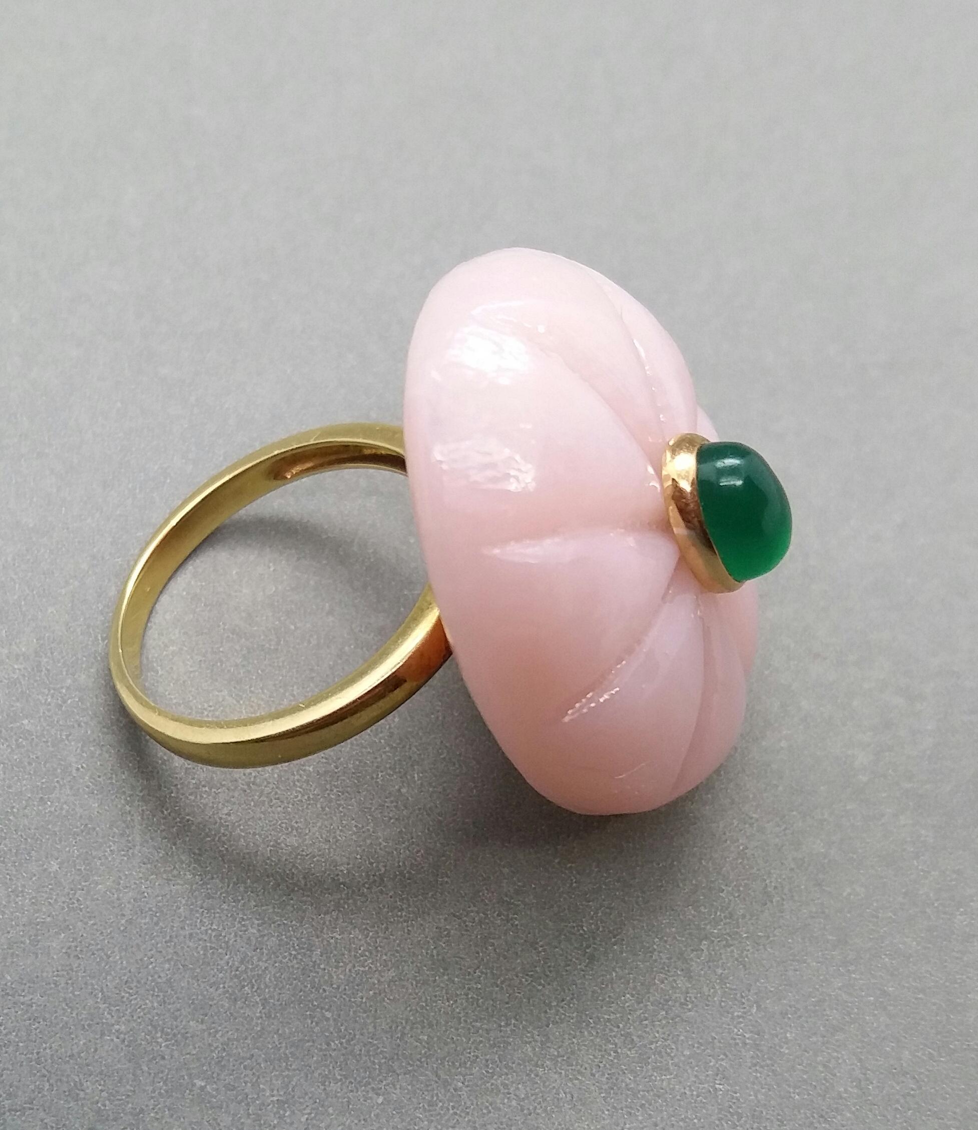 Engraved Oval Shape Natural Pink Opal Oval Emerald Cab Yellow Gold In Good Condition For Sale In Bangkok, TH