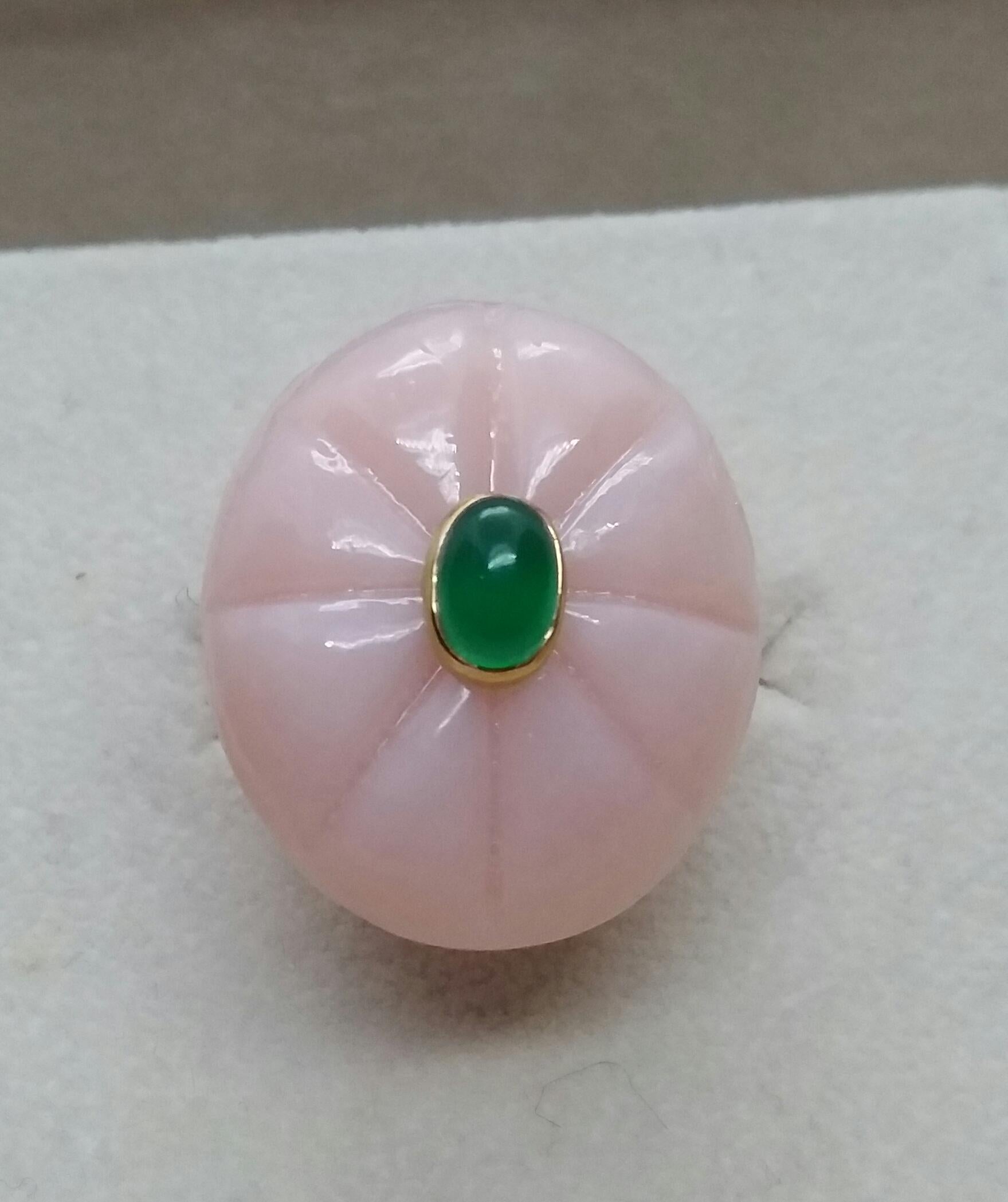 Women's Engraved Oval Shape Natural Pink Opal Oval Emerald Cab Yellow Gold For Sale