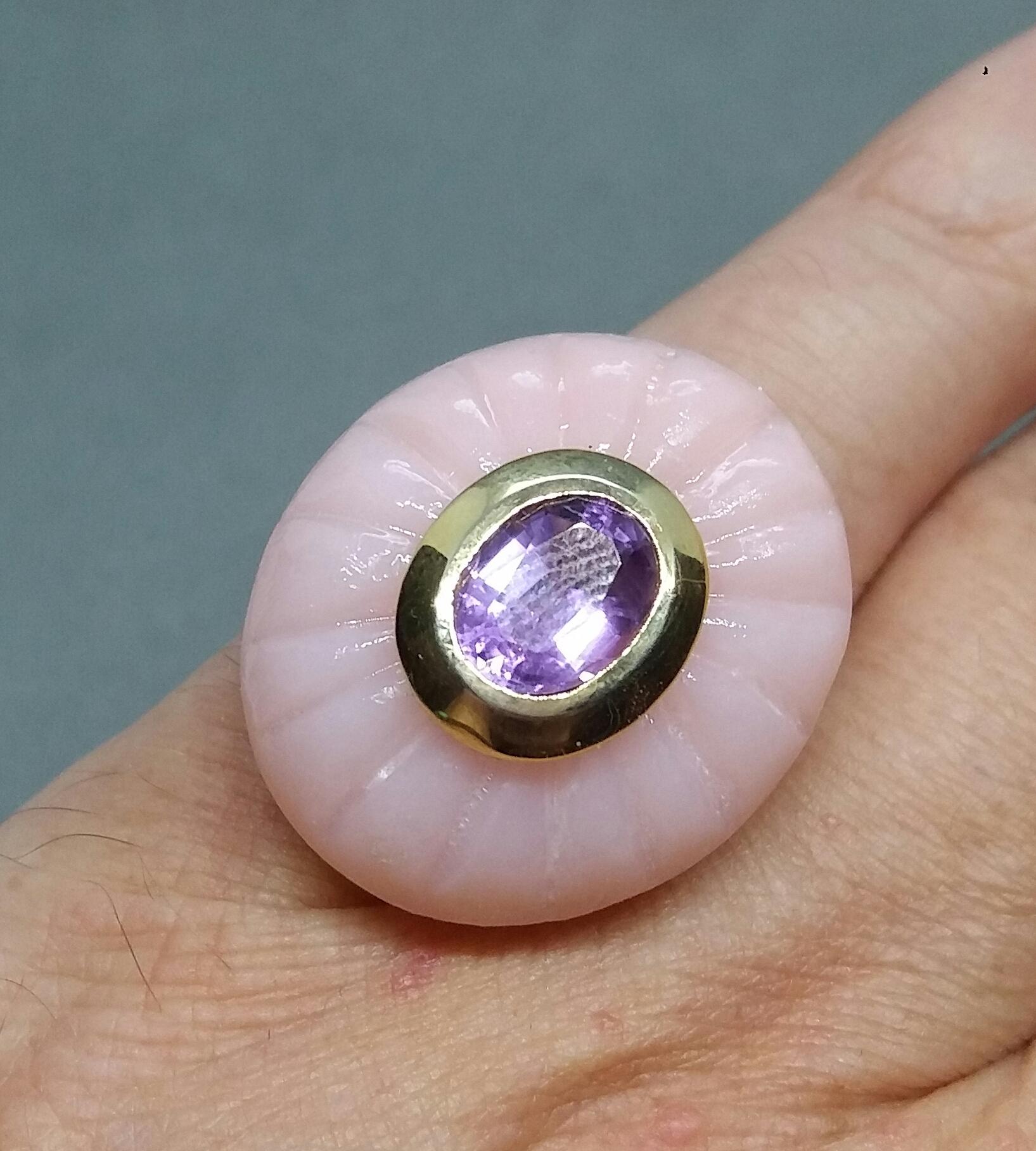 Gravur Oval Form natürlichen rosa Opal Oval Facettierter Amethyst Gelbgold im Angebot 2