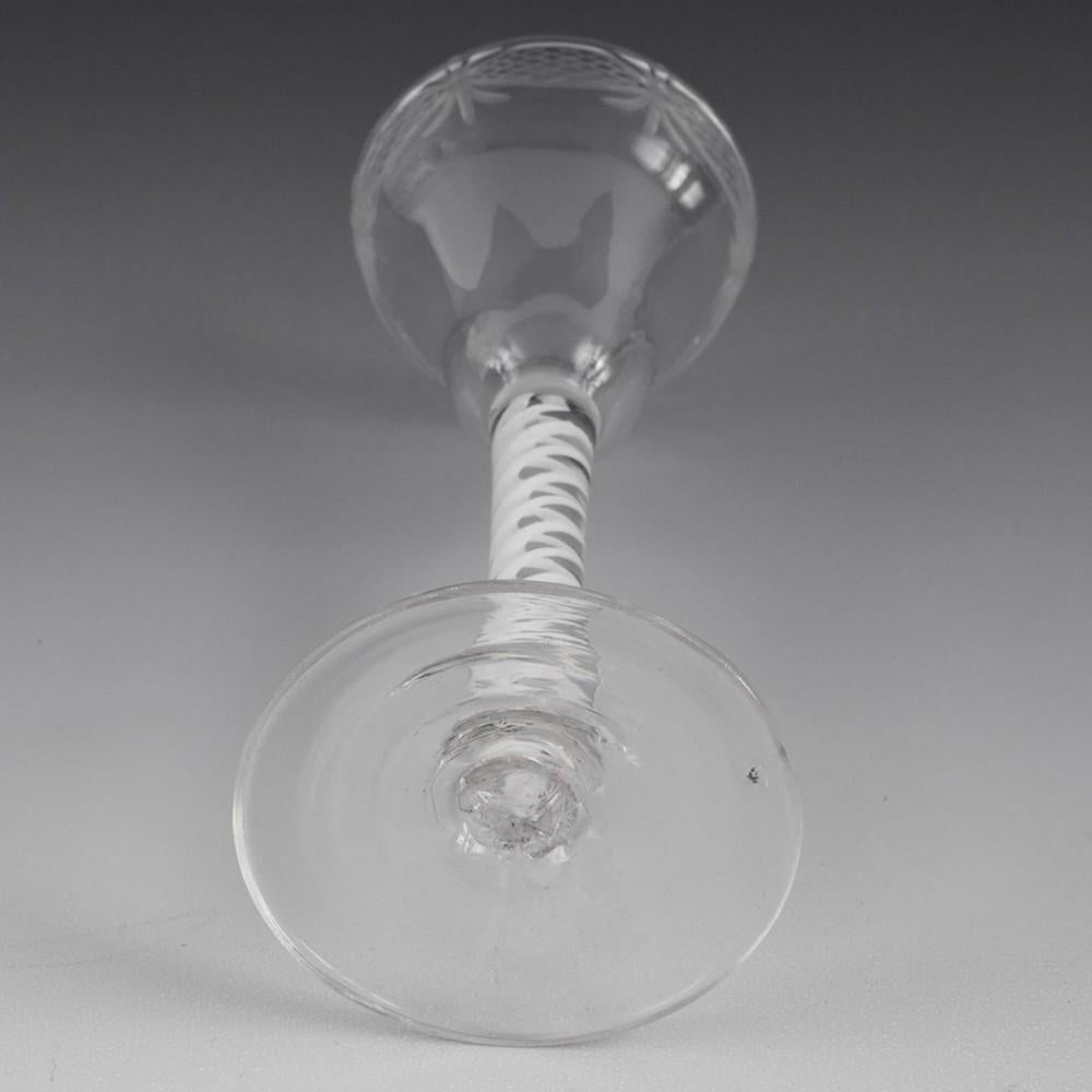 Gravur Pan Top Single Series Opaque Twist Weinglas c1760 gravierte Pan Top Si (Glas) im Angebot