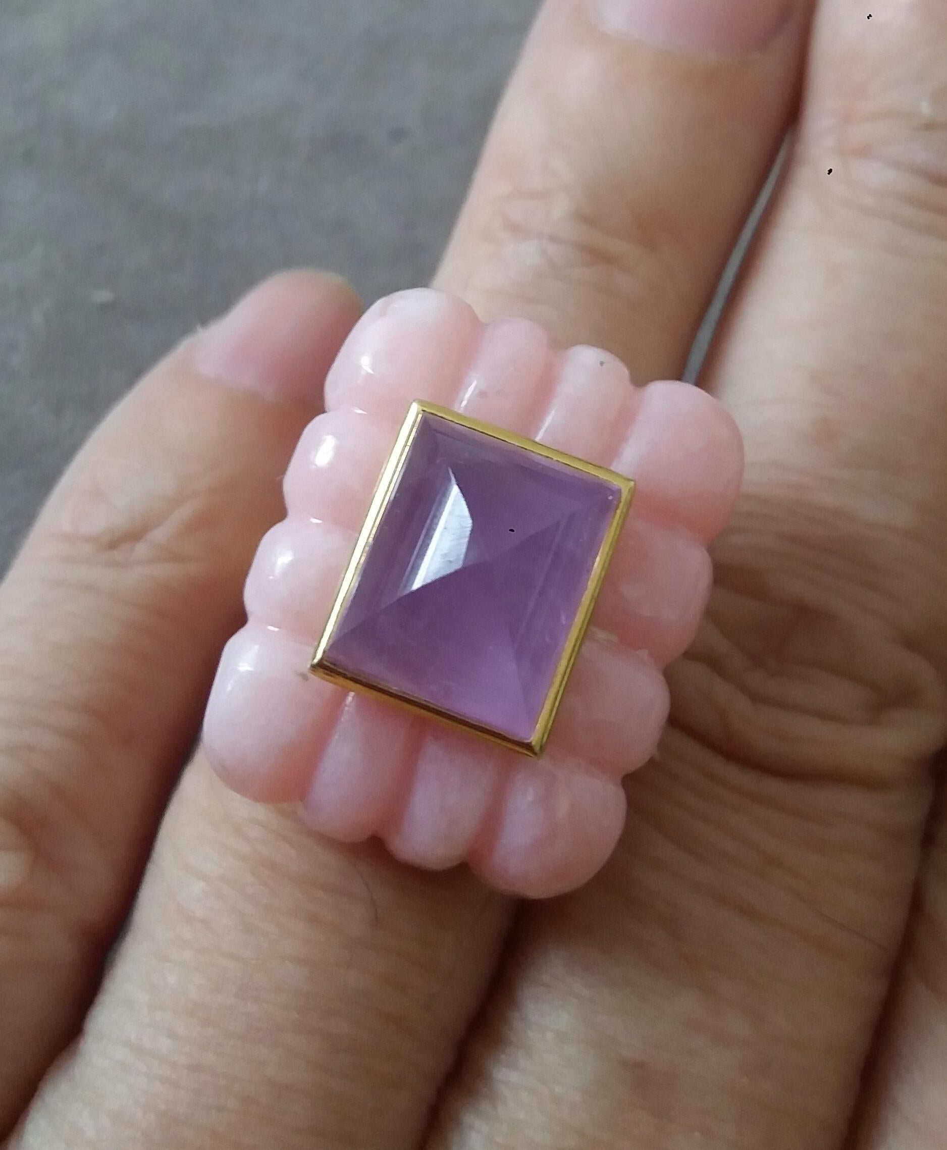 Rechteckiger Amethyst- Pyramidenring aus massivem Gelbgold mit rosa Opalgravur in Form einer rosa Amethyst-Pyramide 14k im Angebot 4