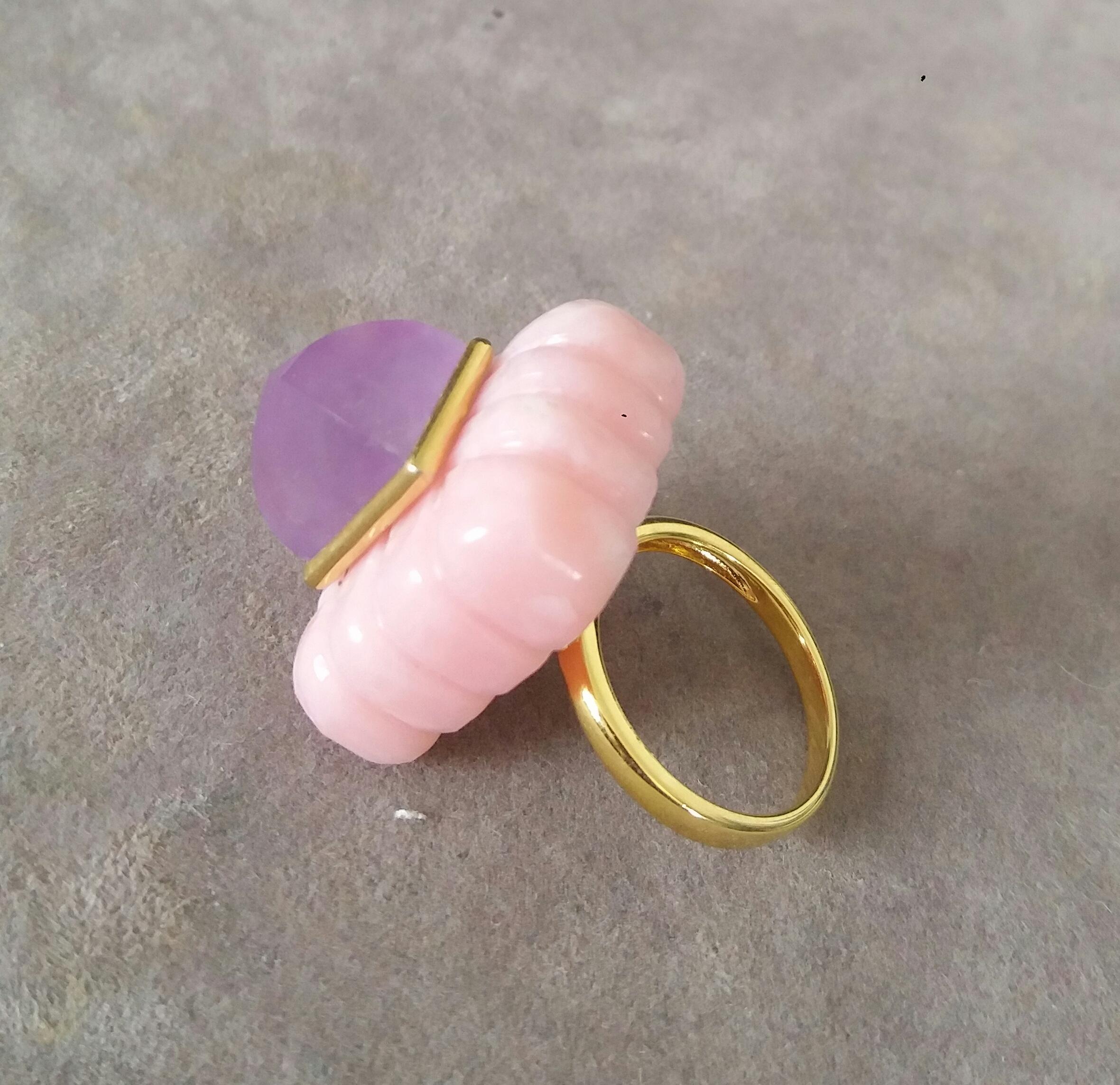 Rechteckiger Amethyst- Pyramidenring aus massivem Gelbgold mit rosa Opalgravur in Form einer rosa Amethyst-Pyramide 14k (Art déco) im Angebot