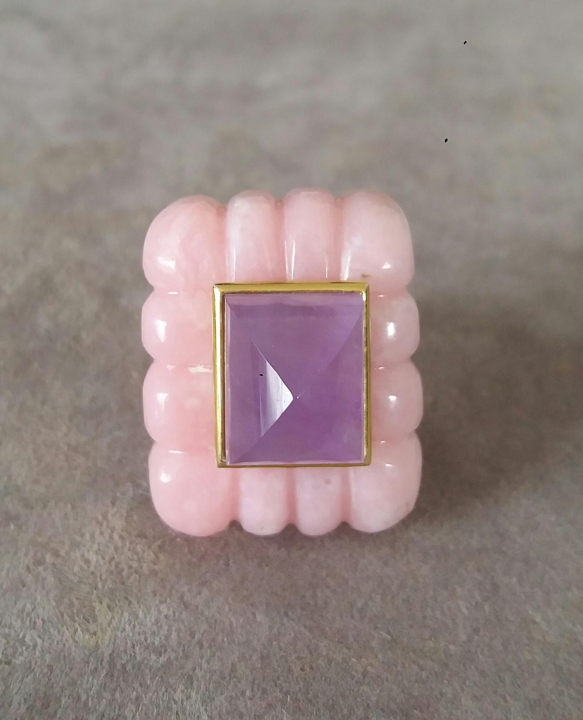 Rechteckiger Amethyst- Pyramidenring aus massivem Gelbgold mit rosa Opalgravur in Form einer rosa Amethyst-Pyramide 14k im Zustand „Neu“ im Angebot in Bangkok, TH