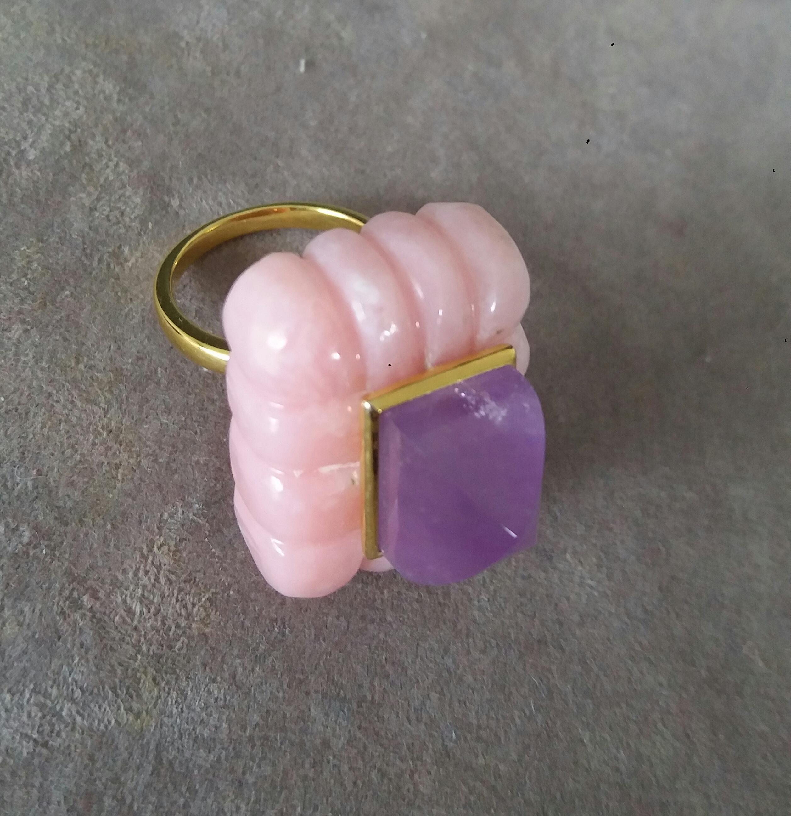 Rechteckiger Amethyst- Pyramidenring aus massivem Gelbgold mit rosa Opalgravur in Form einer rosa Amethyst-Pyramide 14k Damen im Angebot