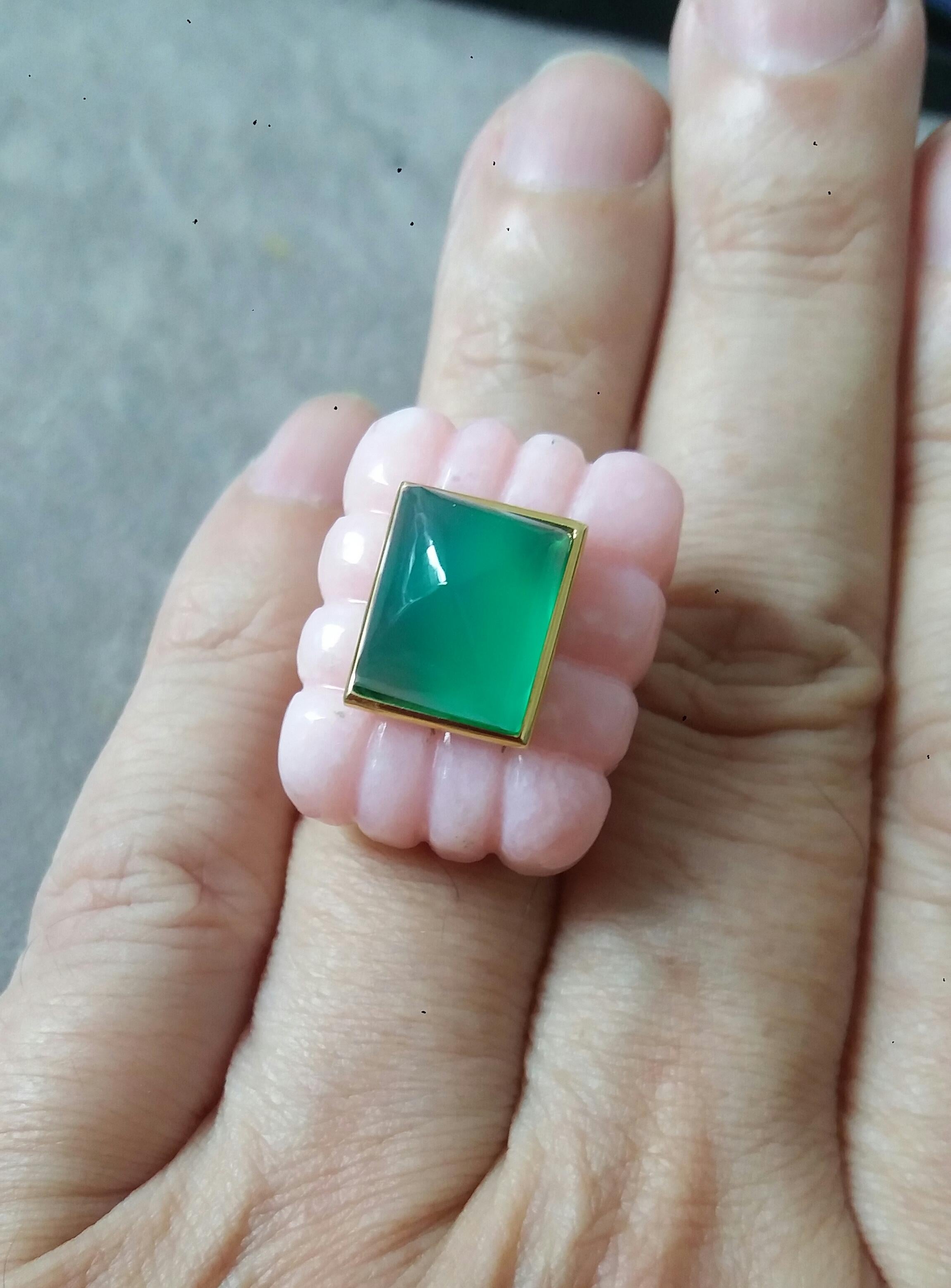 Bague en or massif 14 carats avec pyramide d'onyx vert de forme rectangulaire gravée en opale rose en vente 4