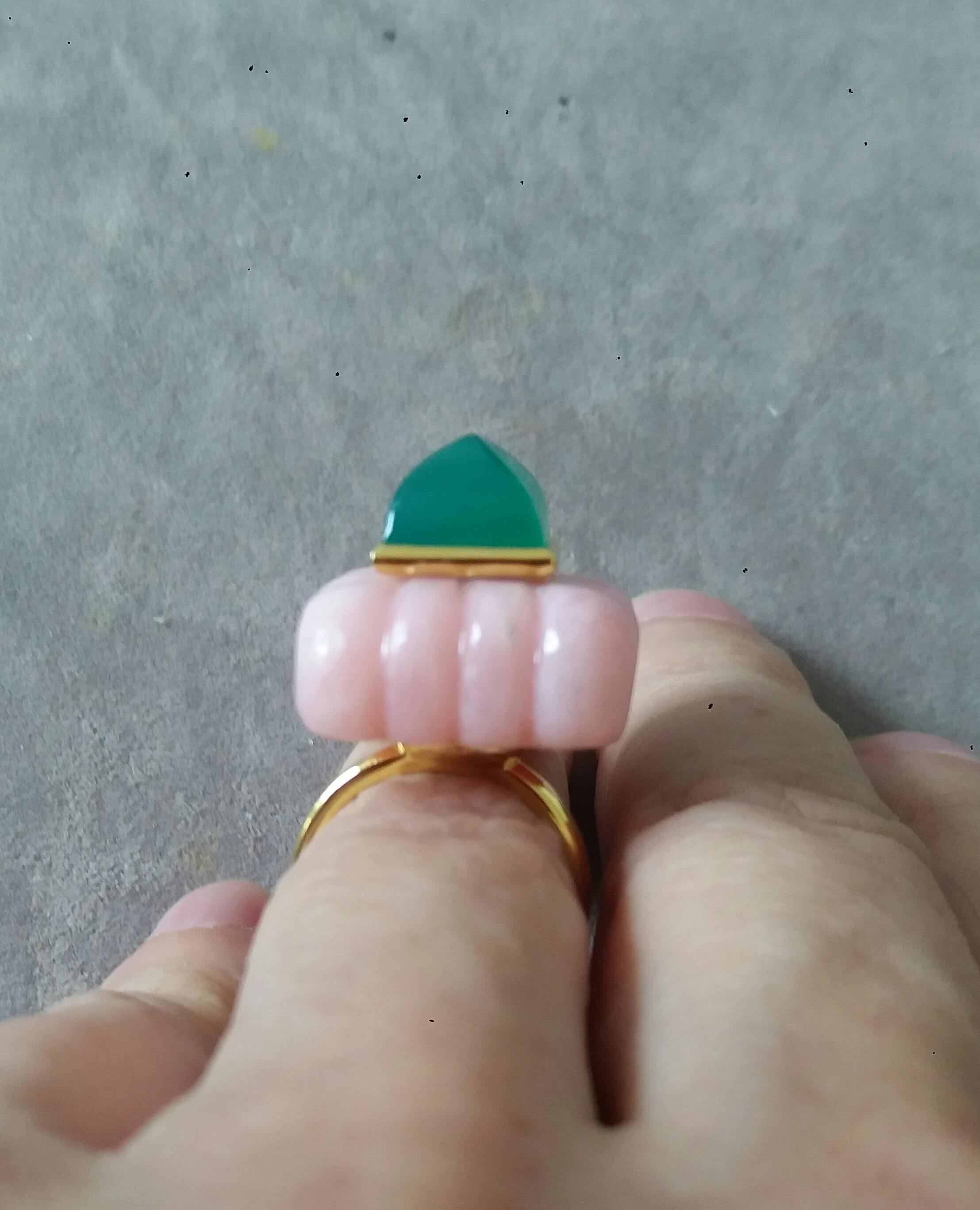 Bague en or massif 14 carats avec pyramide d'onyx vert de forme rectangulaire gravée en opale rose en vente 6