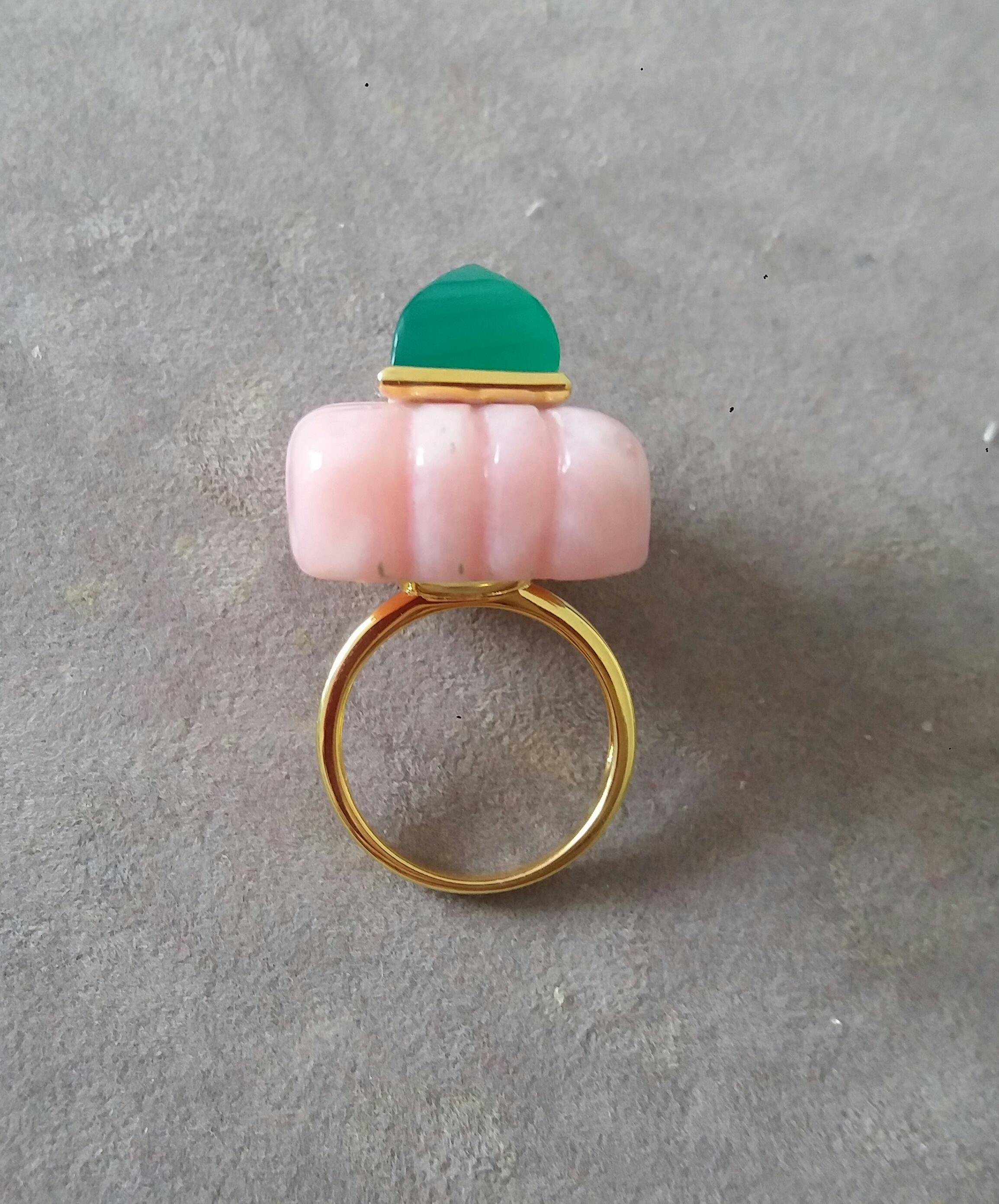 Bague en or massif 14 carats avec pyramide d'onyx vert de forme rectangulaire gravée en opale rose Neuf - En vente à Bangkok, TH