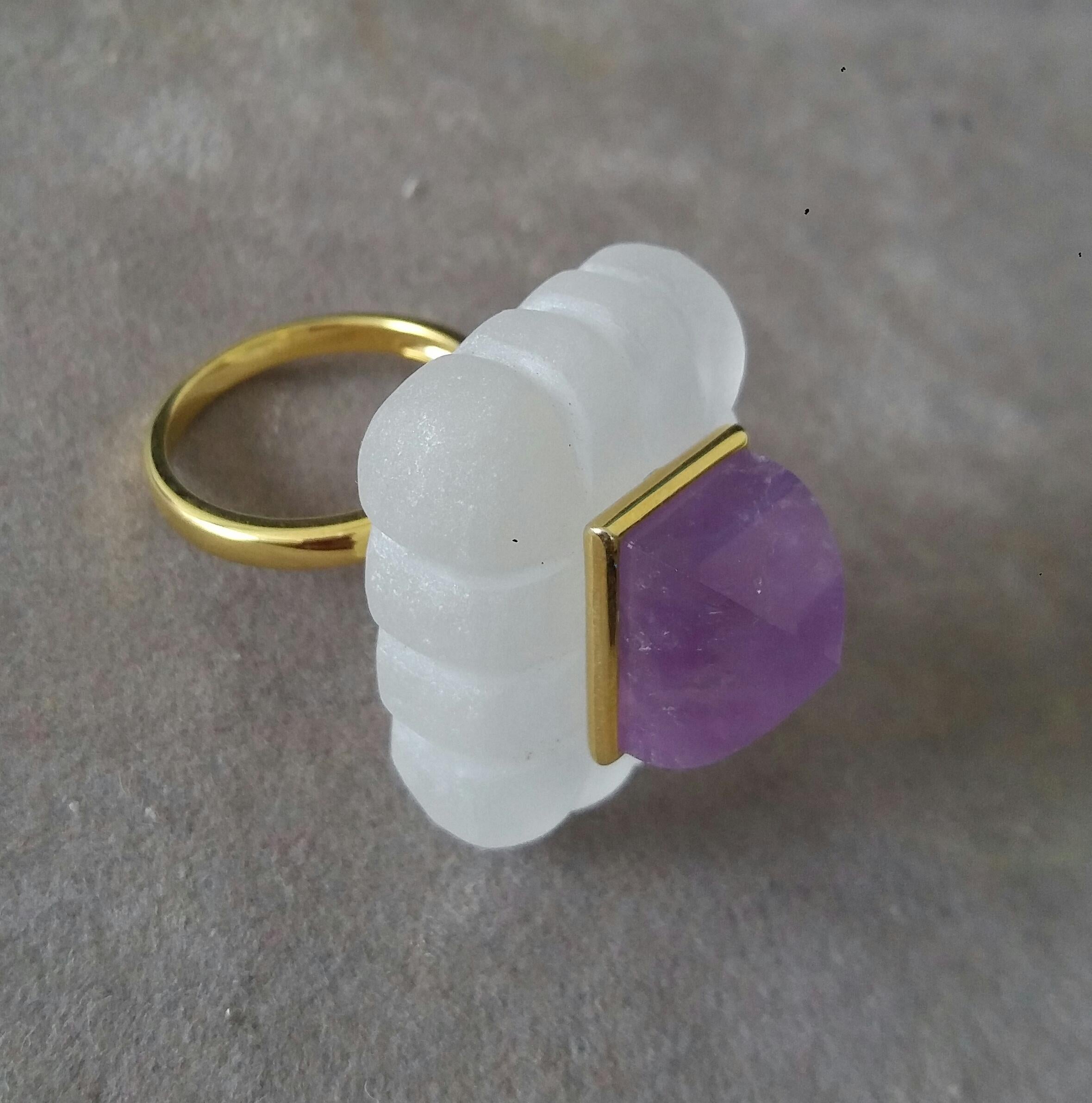 Quartz gravé Forme rectangulaire Améthyste  Pyramid en or jaune massif 14 carats Pour femmes en vente