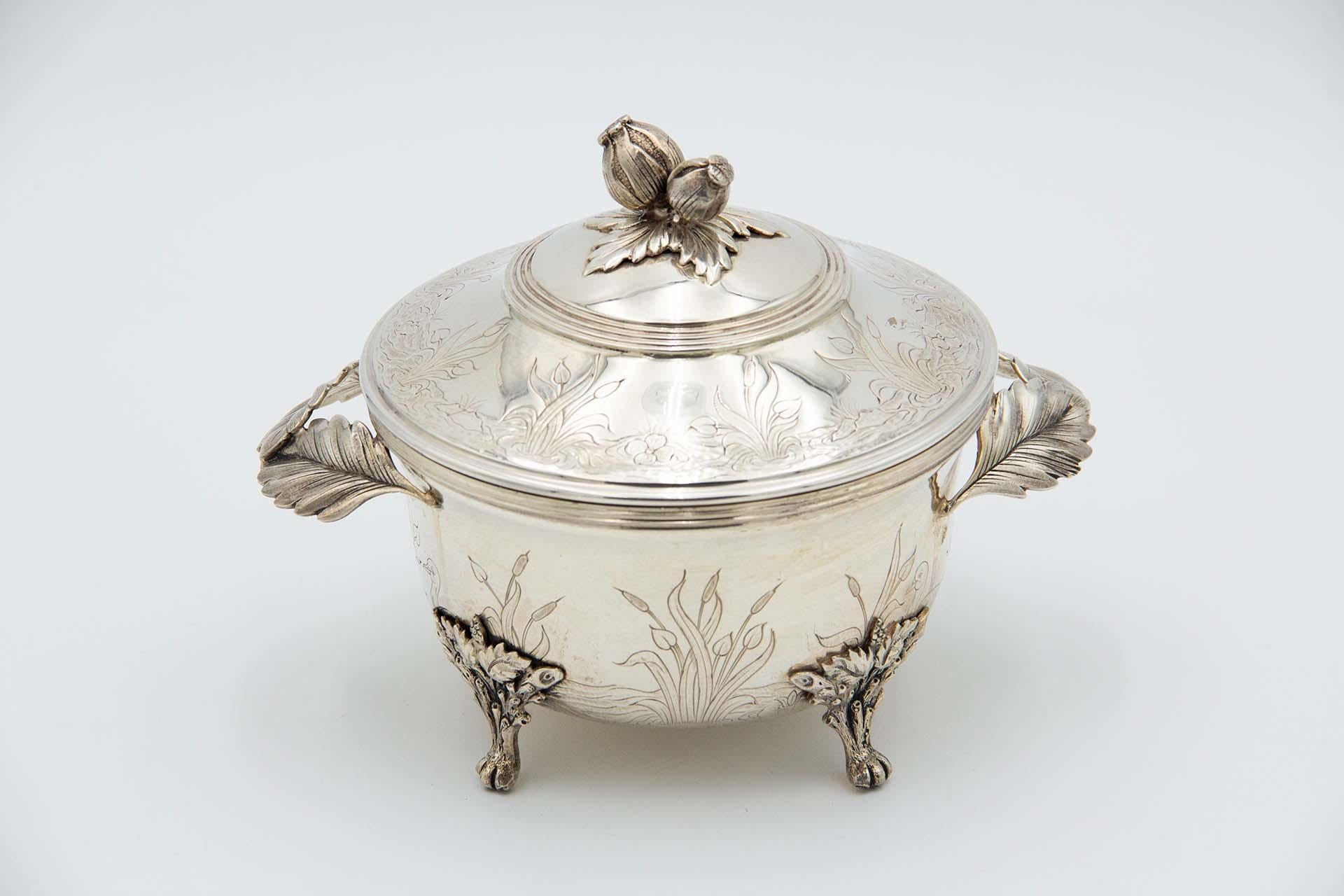 Engraved silver soup tureen For Sale