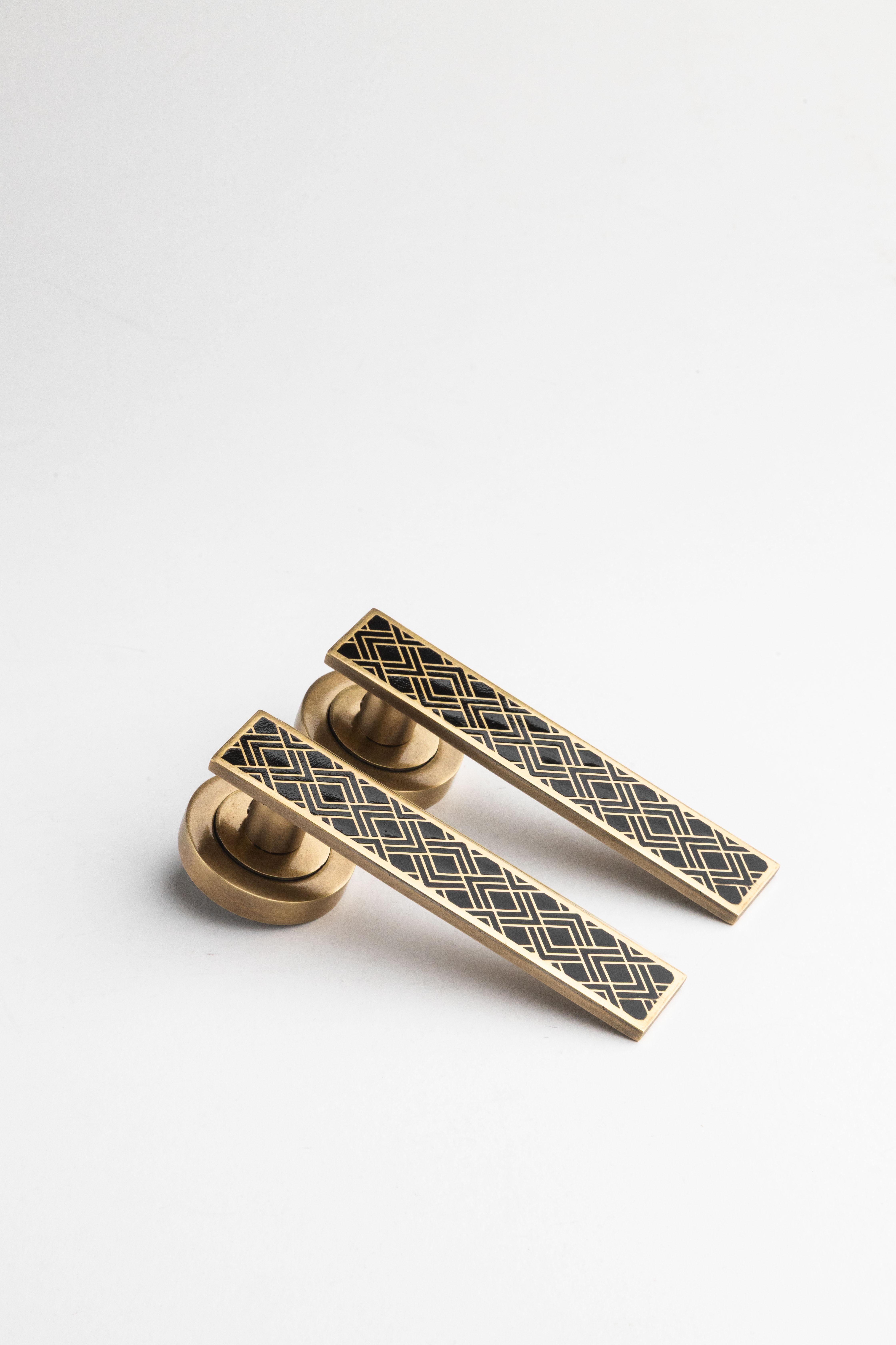 Use: Indoor 

This engraved solid brass door handle embodies the timeless elegance of the Art Deco style, elevated by meticulously handcrafted details. Each engraving highlights the precision of artisanal craftsmanship, creating a piece that is both