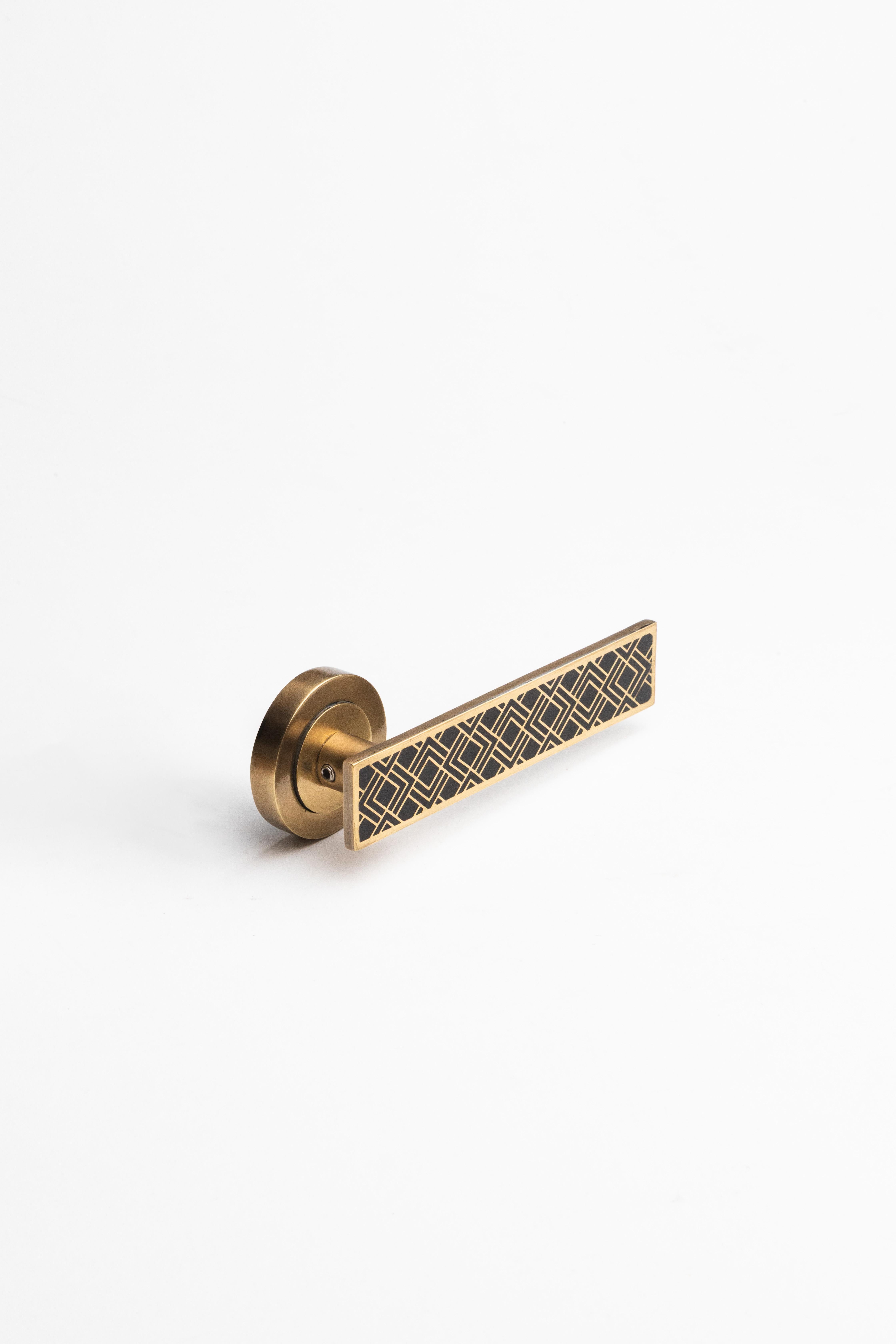 Engraved solid brass door handle from Art Deco collection For Sale 2