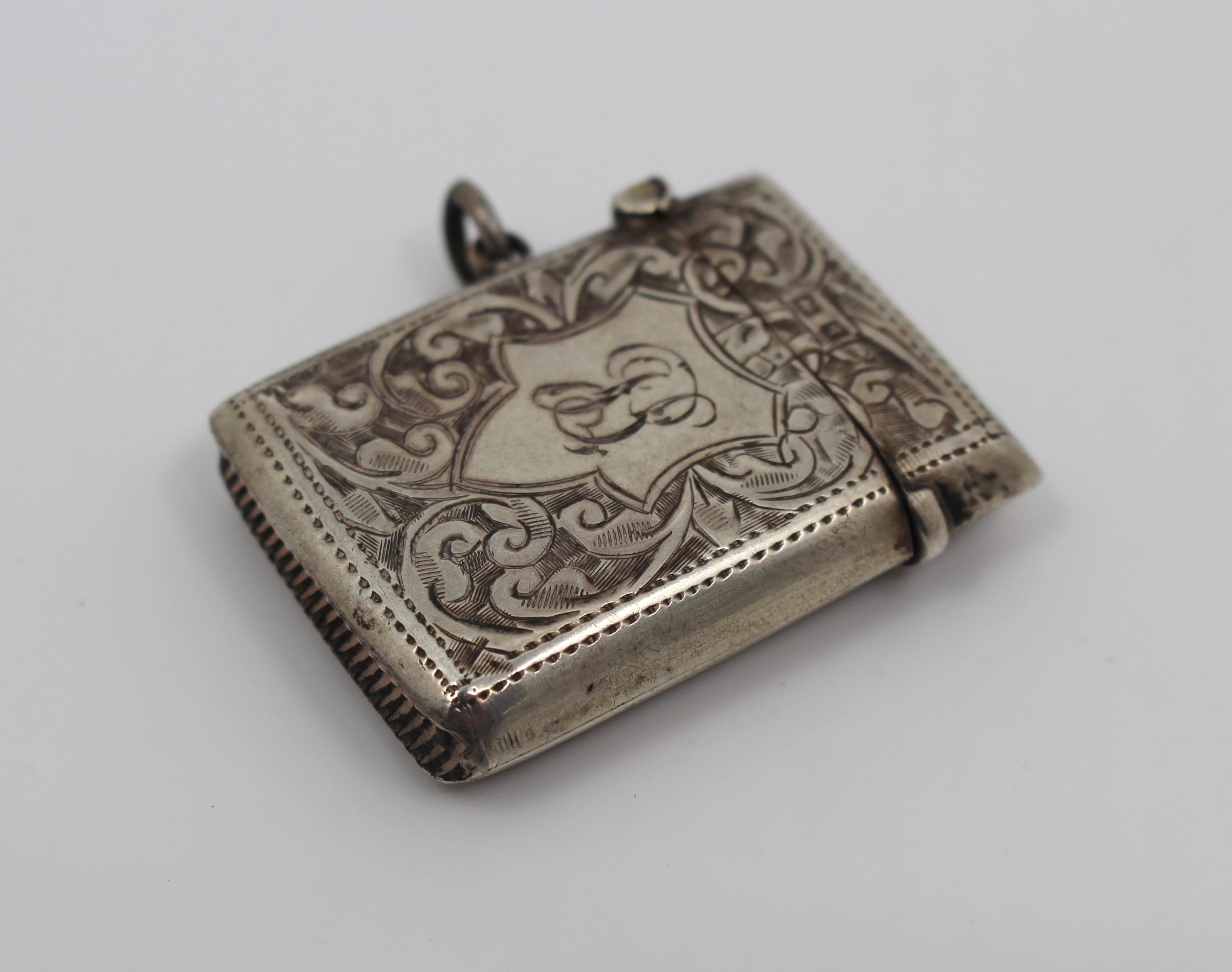 Maker Rolason Brothers
Hallmark Birmingham 1915
Composition Sterling silver, 925
Measures: Height 4.3 cm
Width 3.2 cm
Depth 0.8 cm
Weight 16 g
Condition: Good condition. Light wear commensurate with age. Fully hallamrked
 

 

Engraved