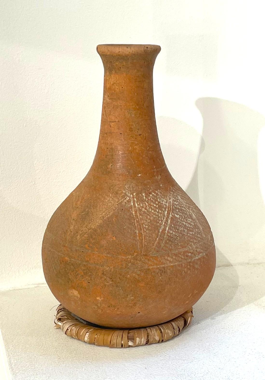 Engraved terracotta vase (Niger, Africa) 1
