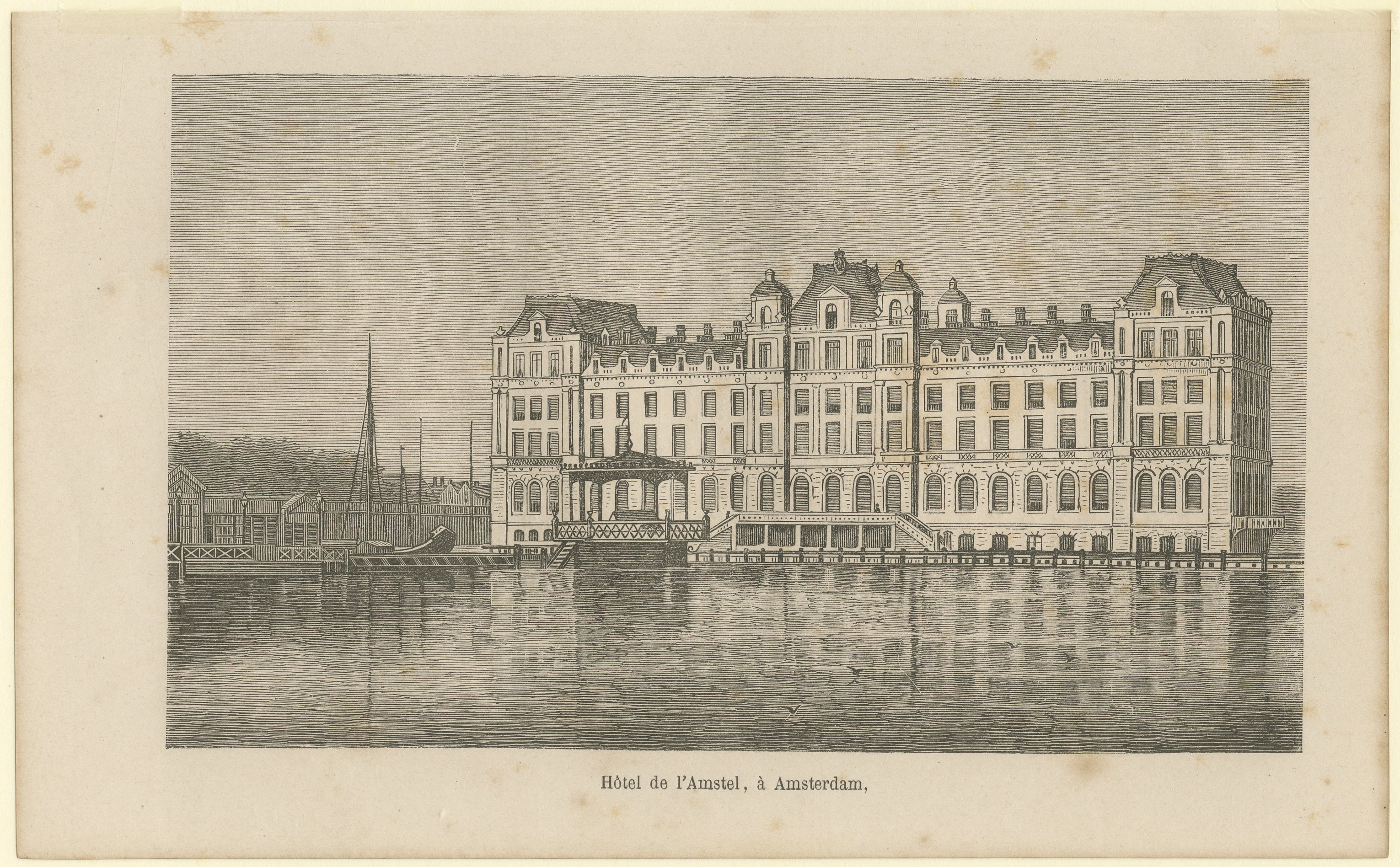 Gravure de l'Hôtel de l'Amstel à Amsterdam, vue de la rivière Amstel

Cette charmante gravure ancienne représente l'emblématique Hôtel de l'Amstel à Amsterdam, vu depuis les eaux tranquilles de la rivière Amstel. Le rendu architectural présente le