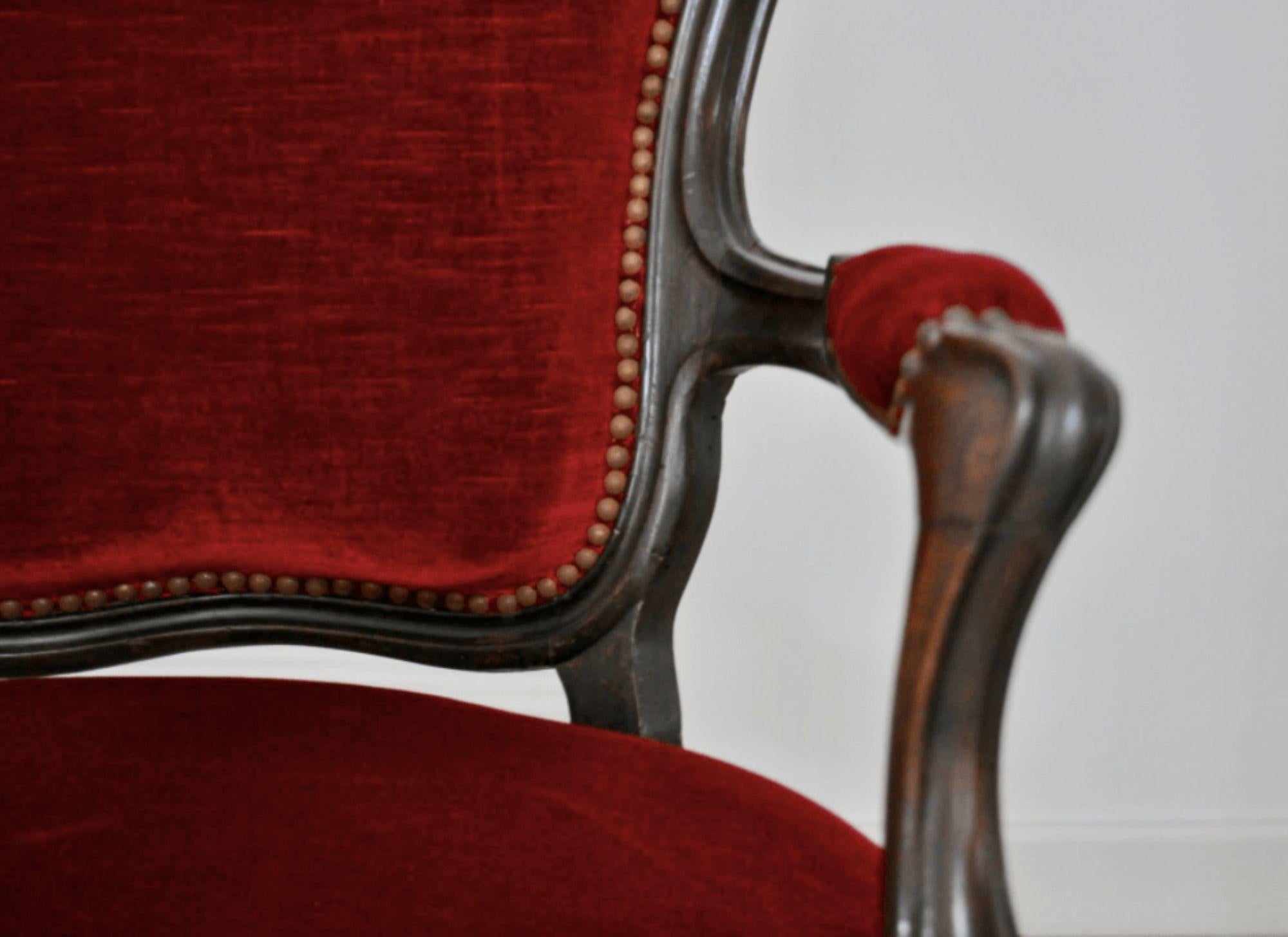 Mejore su interior con elegantes sillones de estilo Louis Philippe Tela en venta
