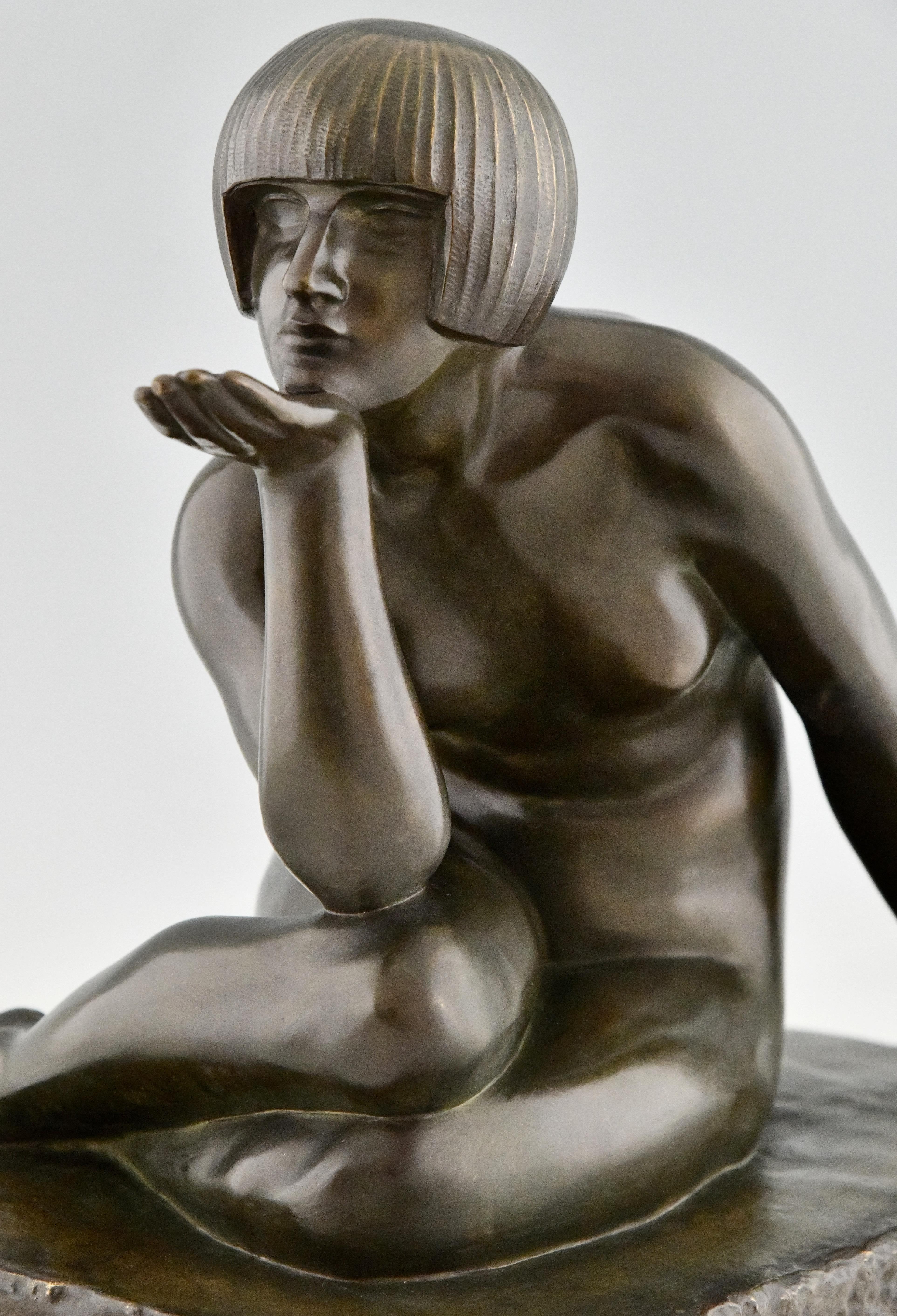 Enigma scultura in bronzo Art Déco nudo seduto con bracciale di Guiraud Rivière in vendita 3