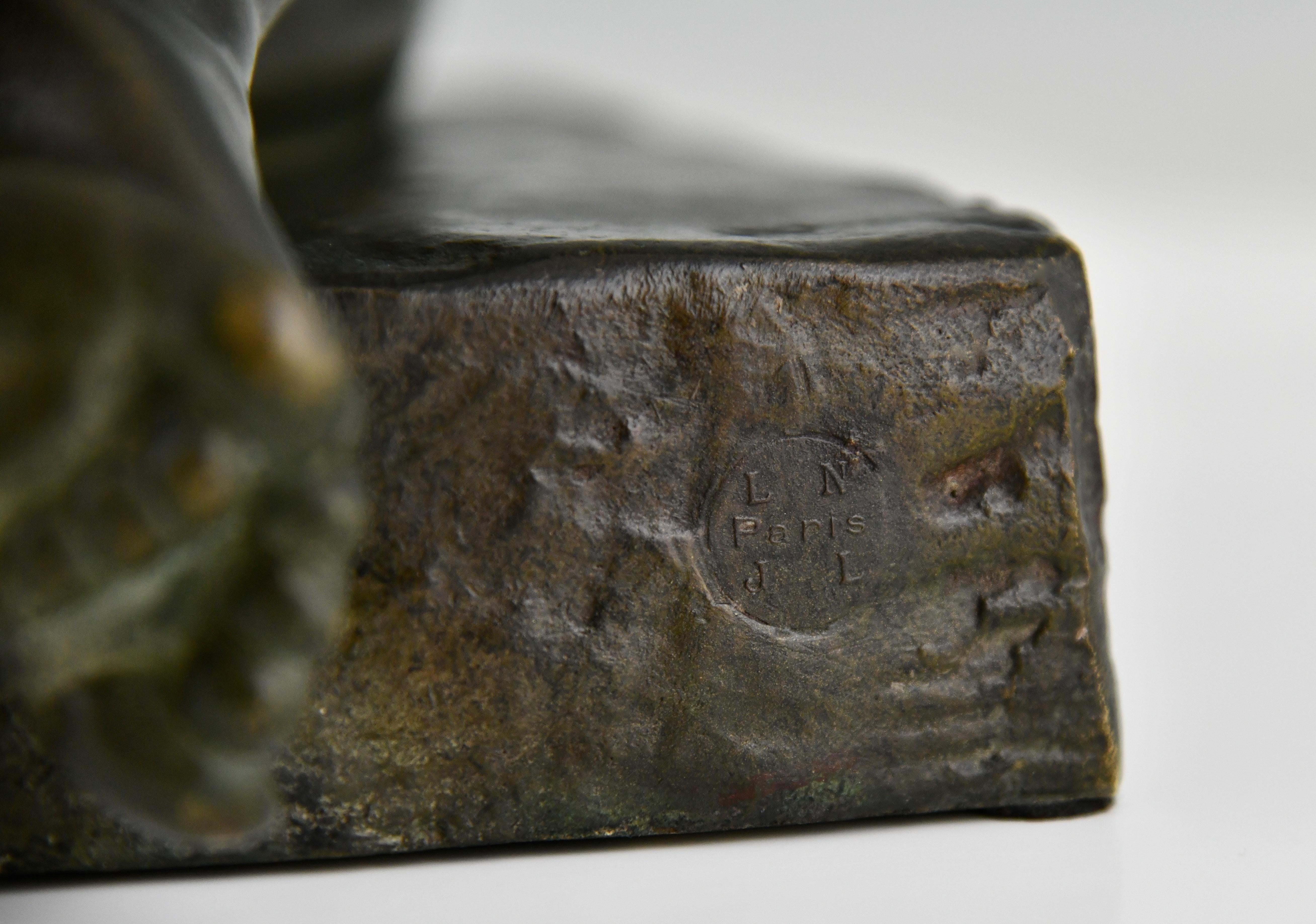 Enigma scultura in bronzo Art Déco nudo seduto con bracciale di Guiraud Rivière in vendita 5