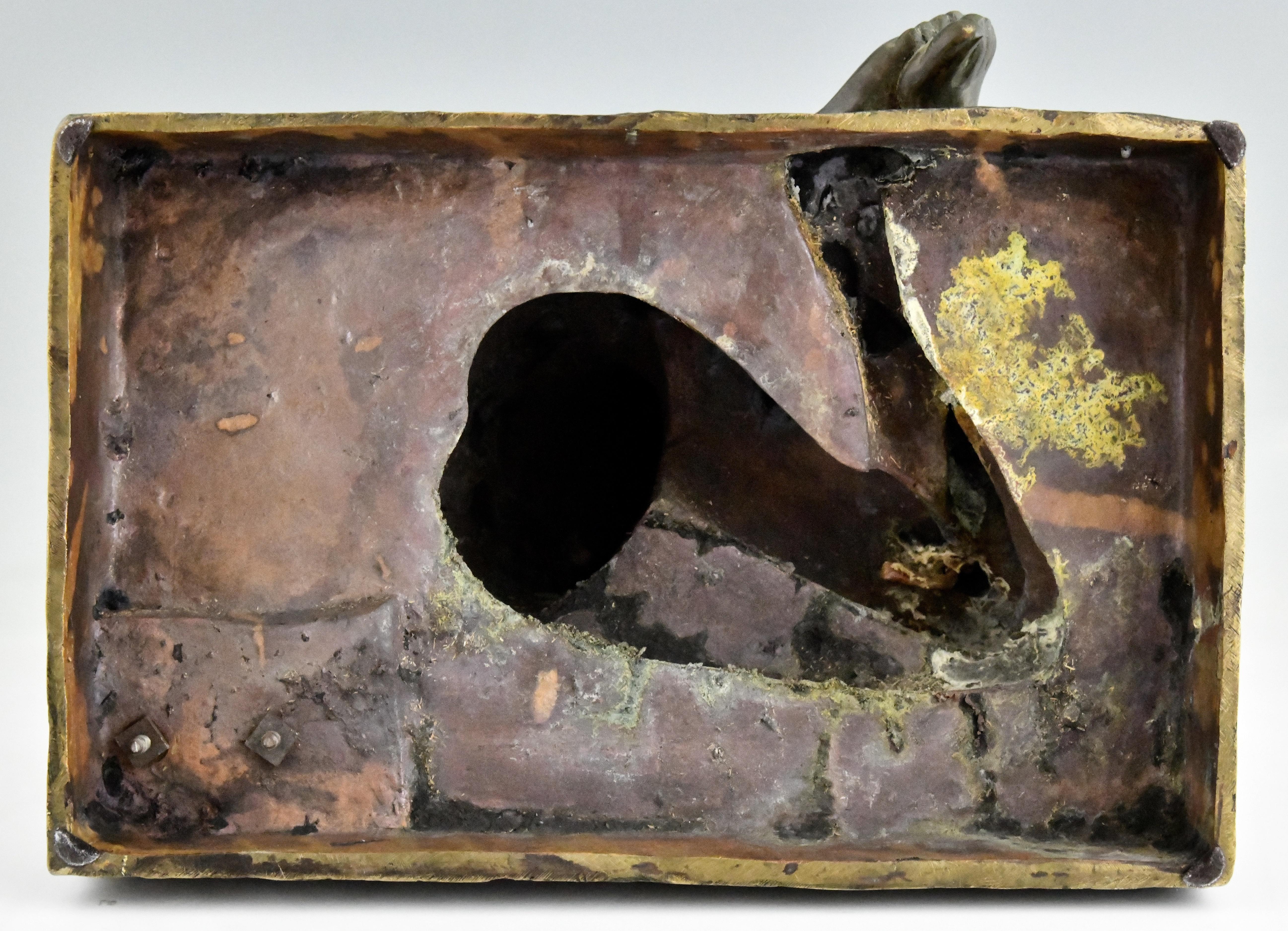 Enigma scultura in bronzo Art Déco nudo seduto con bracciale di Guiraud Rivière in vendita 6