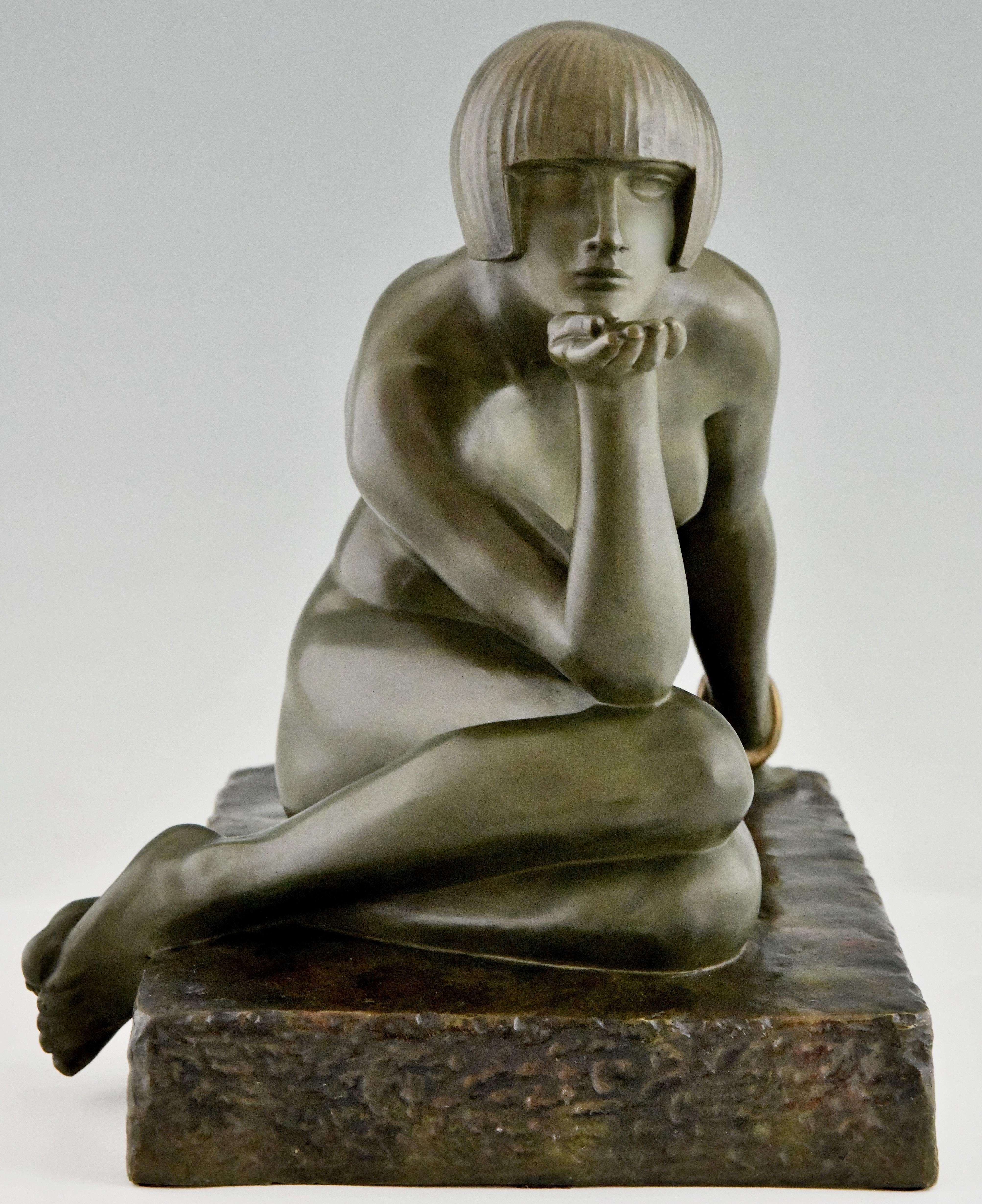 Français Enigma, sculpture en bronze Art déco, nu assis avec bracelet par Guiraud Rivière
