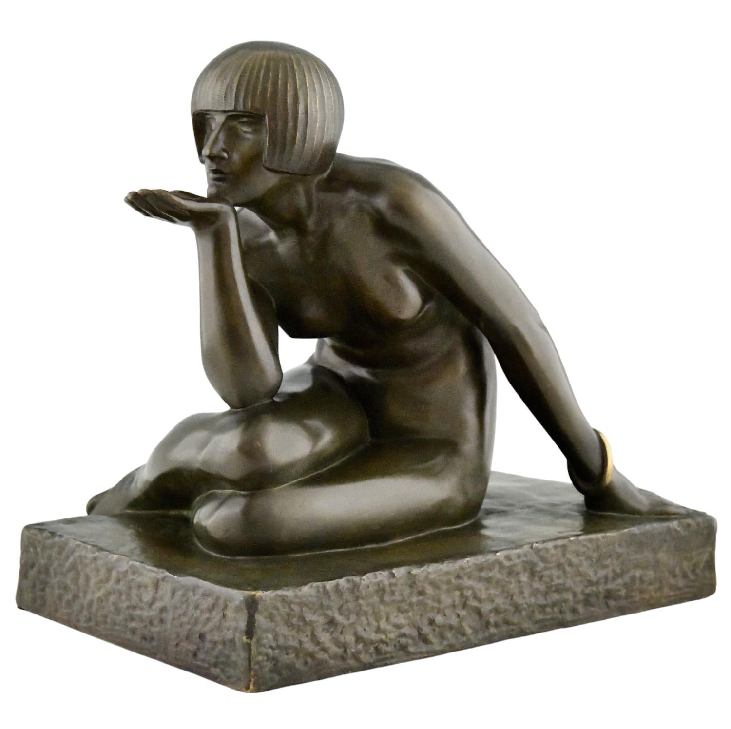Francese Enigma scultura in bronzo Art Déco nudo seduto con bracciale di Guiraud Rivière in vendita