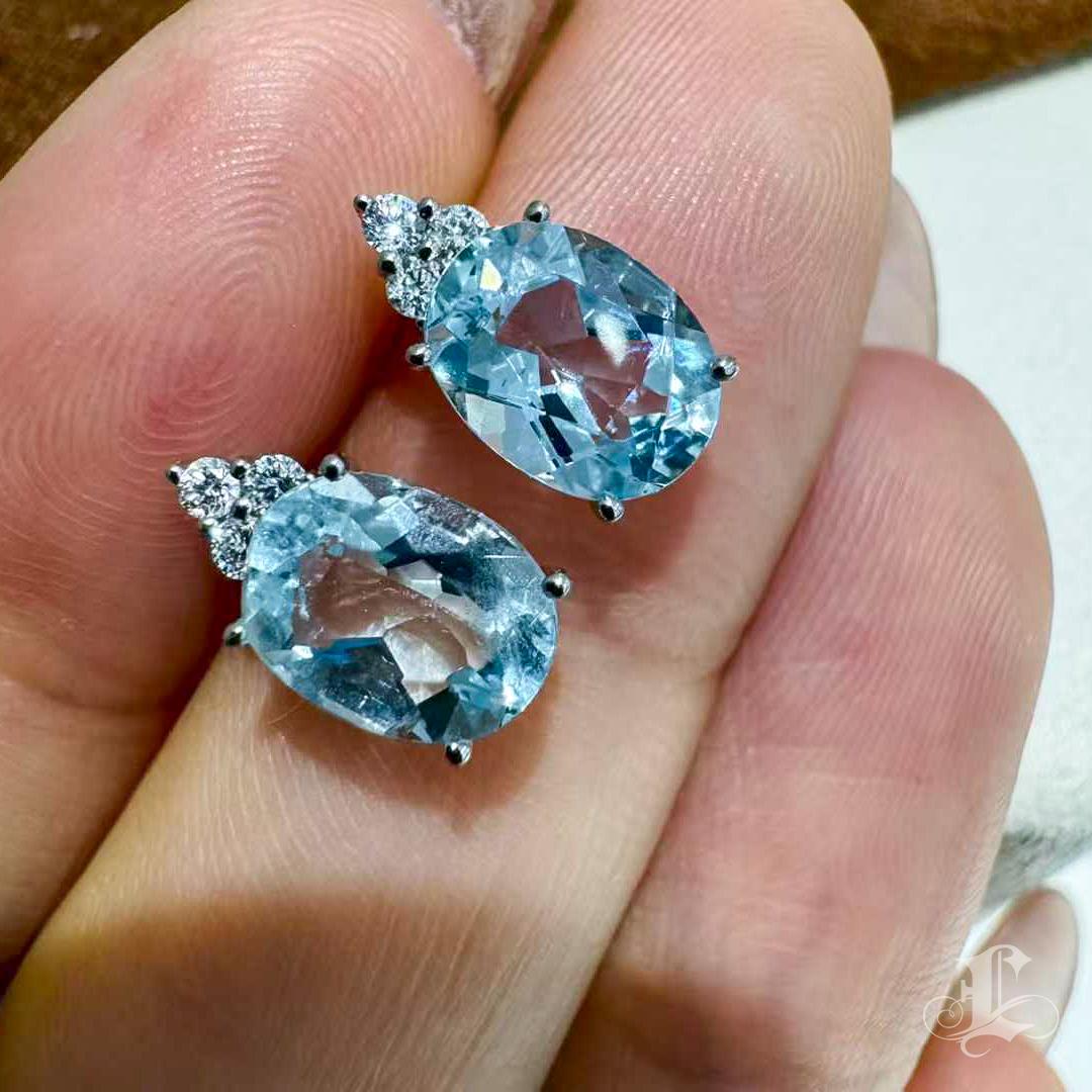 【Énigma】 Pendientes de diamantes aguamarina Sky Gleam en platino en Nuevo estado para la venta en New York, NY