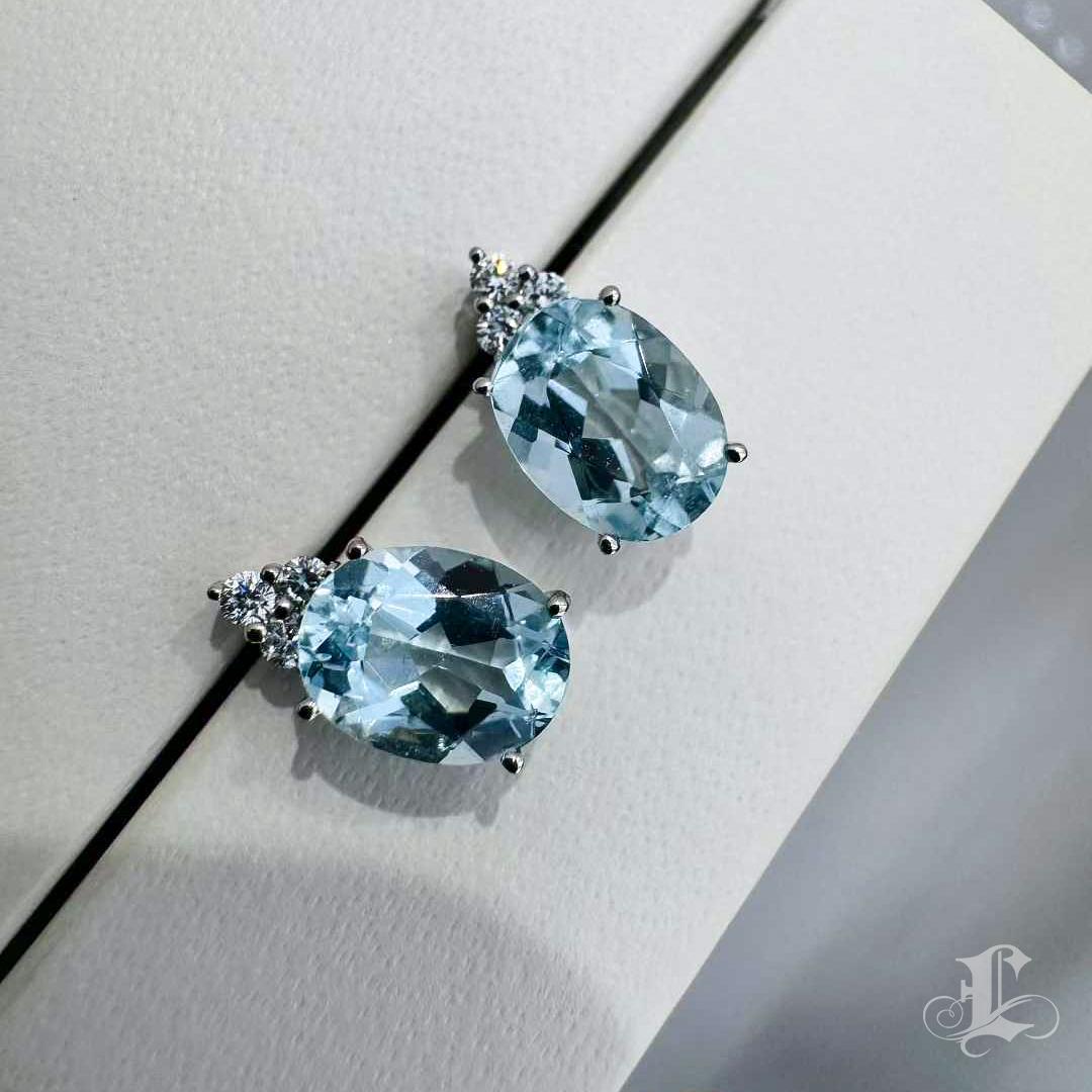 De las mujeres 【Énigma】 Pendientes de diamantes aguamarina Sky Gleam en platino en venta