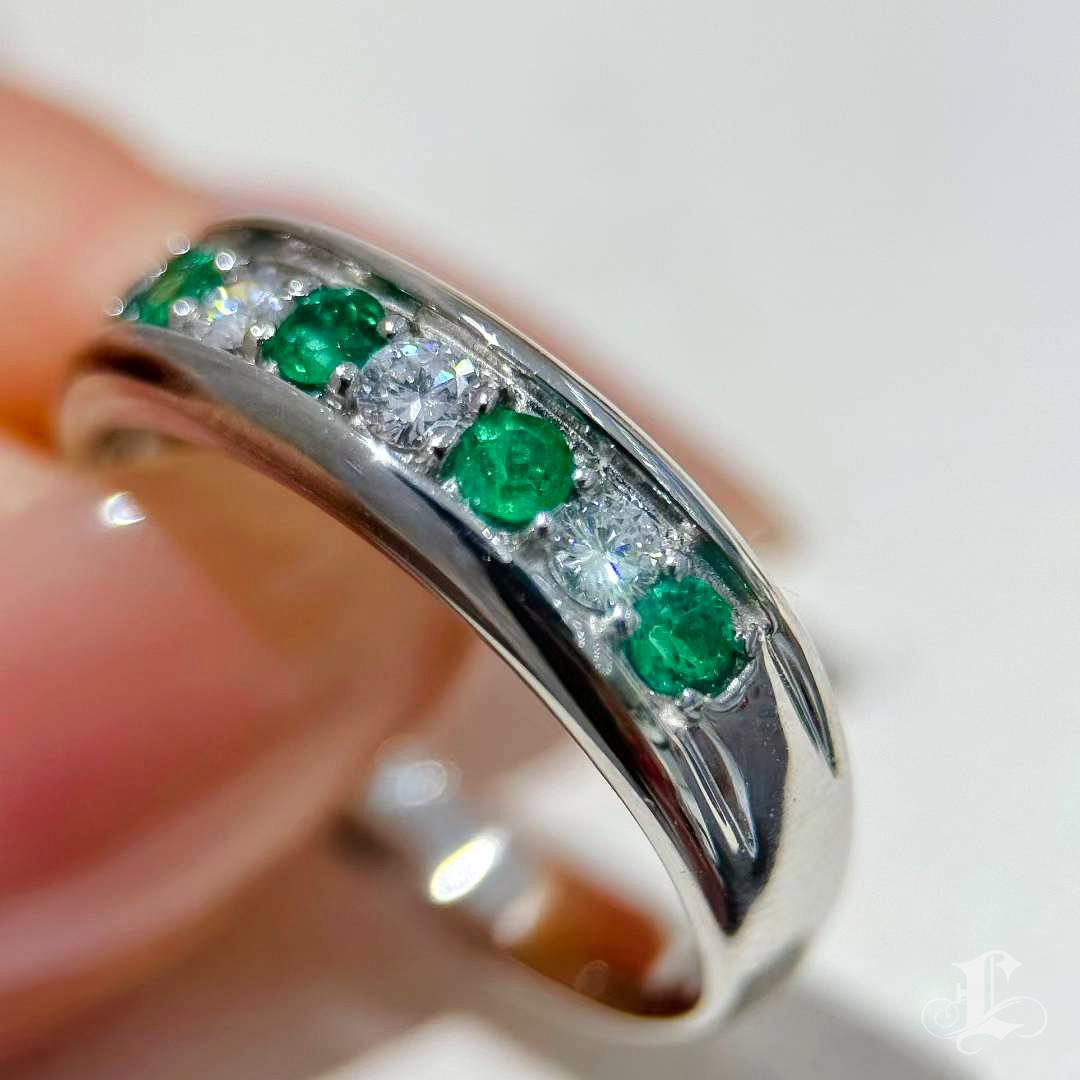 Women's 【Énigma】0.21ct Emerald & Diamond Band Ring in Platinum For Sale