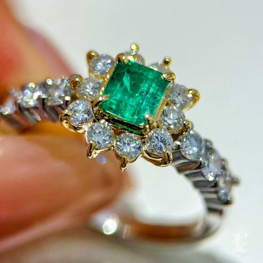 Women's 【Énigma】0.45ct Colombian Emerald & 0.7ct Diamond Ring in Platinum and 18K Gold For Sale