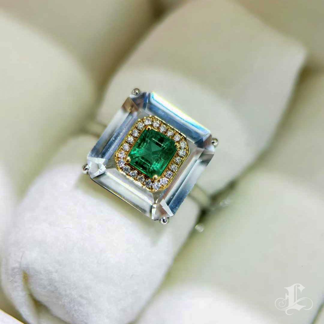 【Énigma】0.58ct Smaragd & Diamant Weißer Kristall Cocktail Ring im Angebot 3