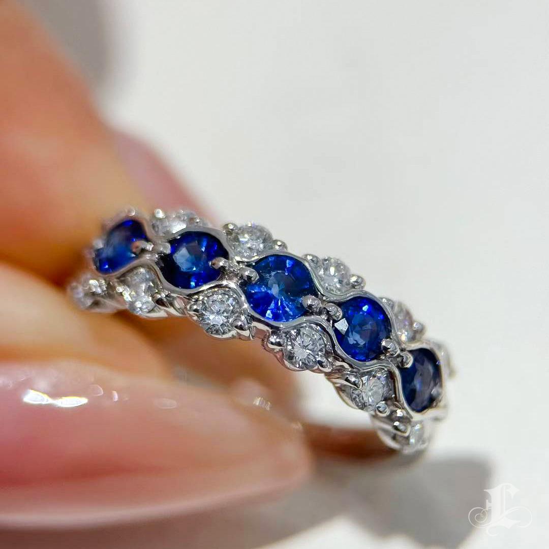 Women's 【Énigma】0.65ct Sapphire & Diamond Wave Band Ring in Platinum For Sale