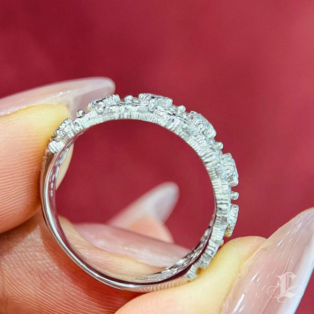 【Énigma】0.68ct Diamond Lace Pavilion Platinum Ring For Sale 3