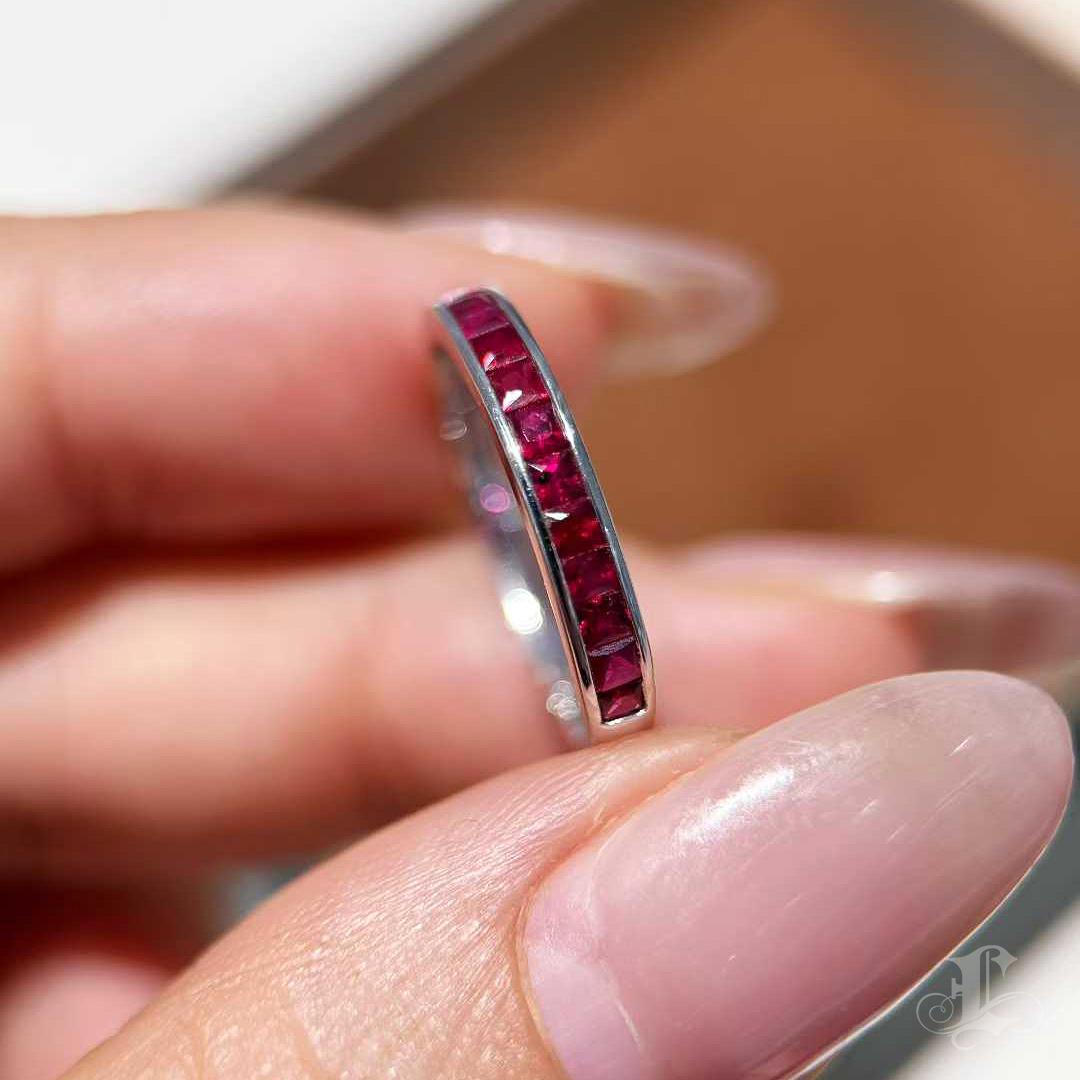 【Énigma】0.70ct Sleek Ruby Channel Band in Platinum For Sale 1