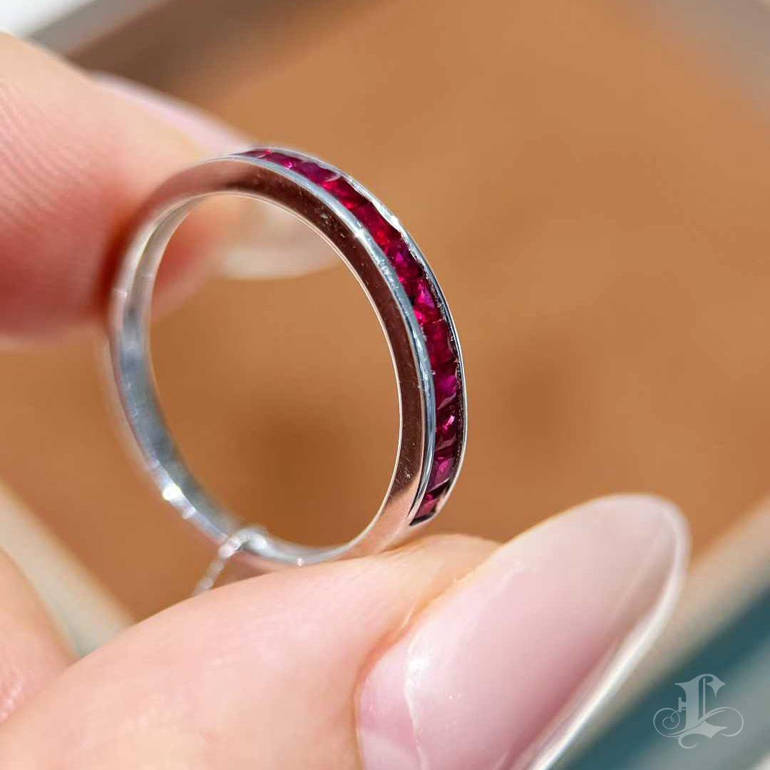 【Énigma】0.70ct Sleek Ruby Channel Band in Platinum For Sale 2