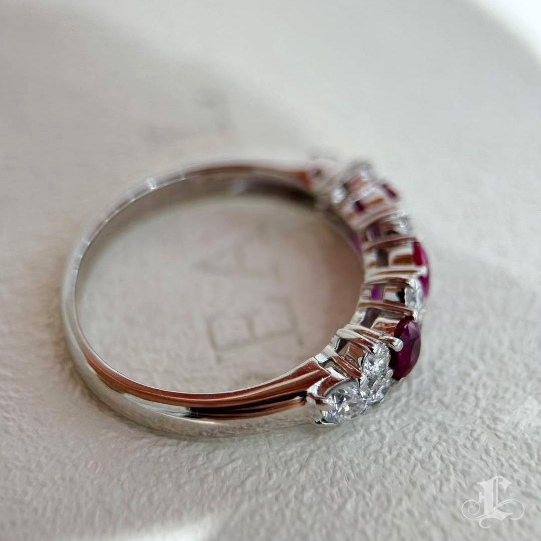 【Énigma】0.78ct Ruby & Diamond Half-Eternity Ring in Platinum For Sale 4