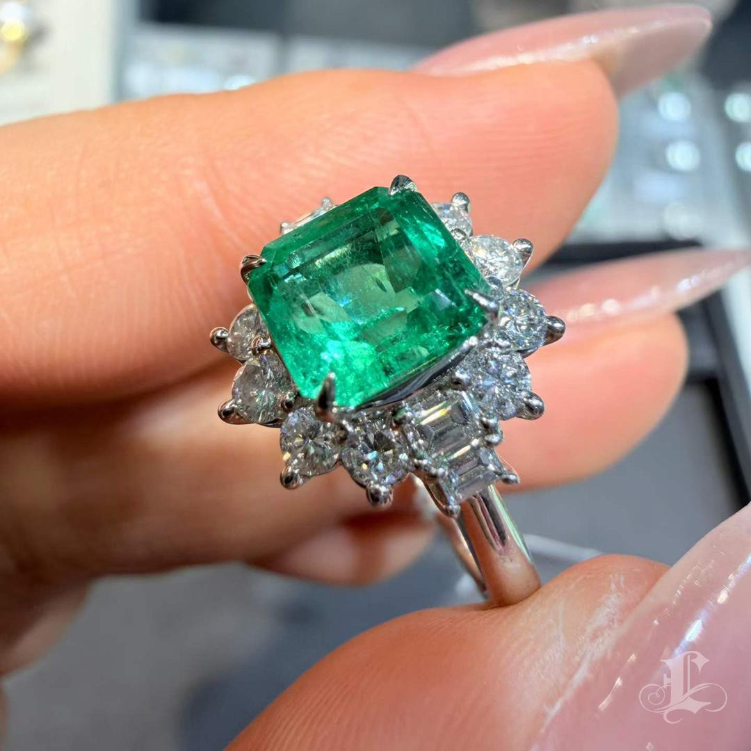 【Énigma】1.47ct Lebendiger Grüner Kolumbianischer Smaragd & Diamant Platin Ring im Angebot 5