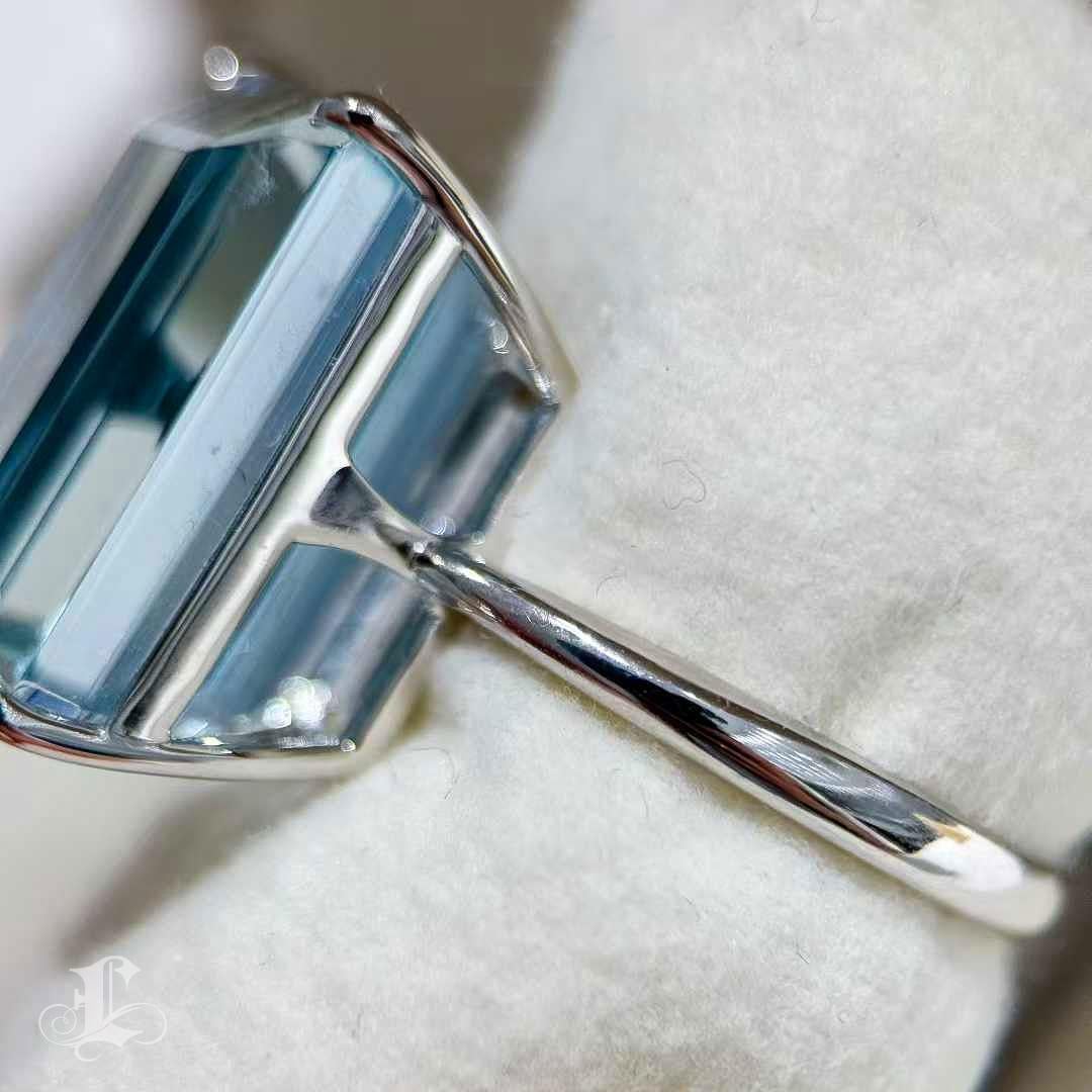 Anello in platino con acquamarina taglio smeraldo da 17,51 carati in vendita 3