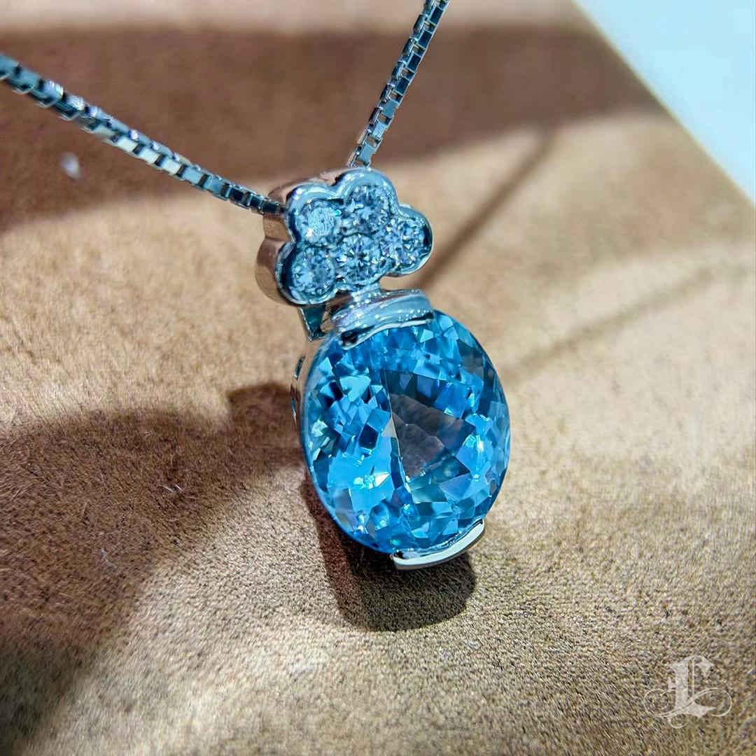 Ciondolo in platino con acquamarina blu Santa Maria e diamanti da 6,09 carati in vendita 1