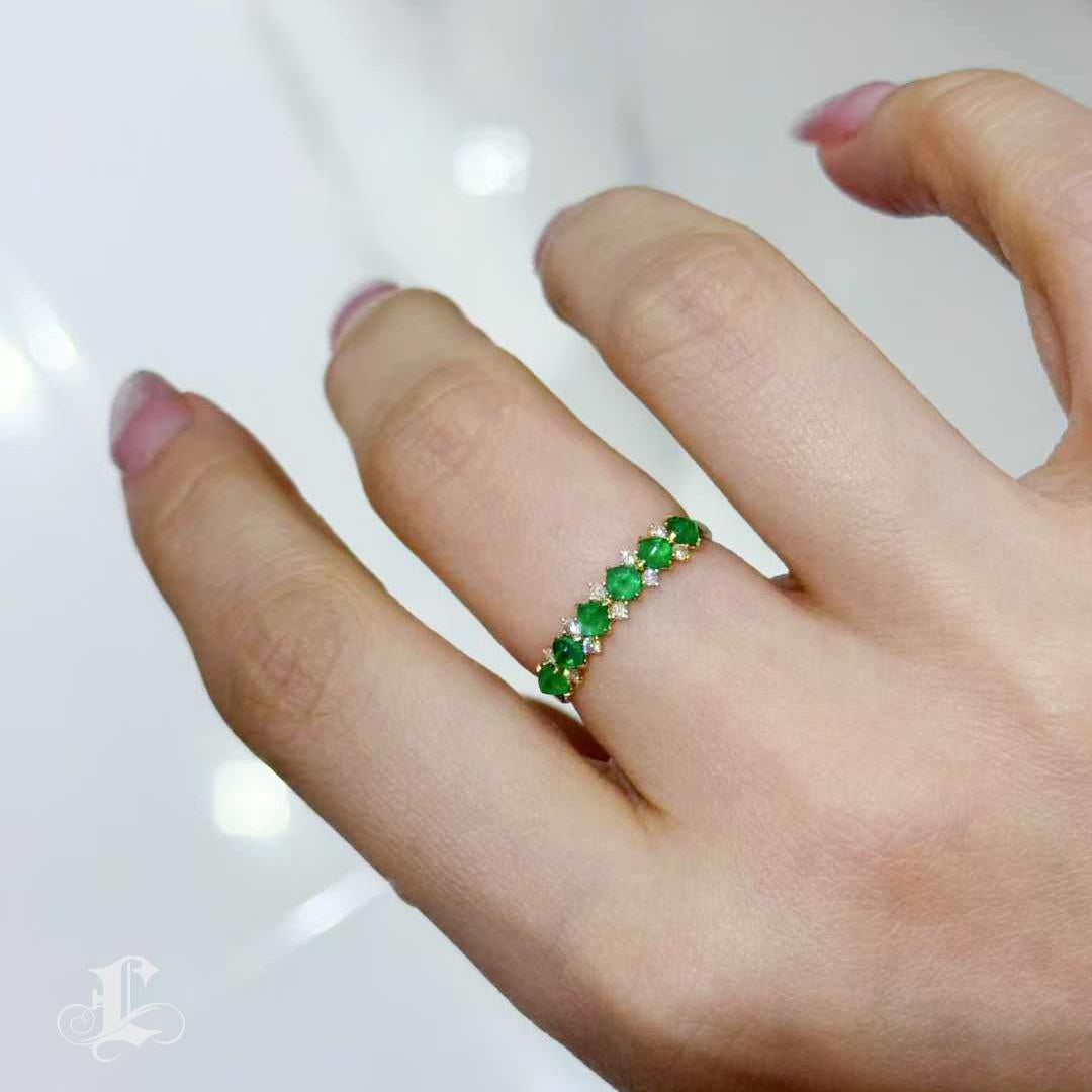 Sugarloaf Cabochon 【Énigma】AGL Certified 0.60ct Emerald & Diamond Verdant Line Ring in 18K Gold For Sale