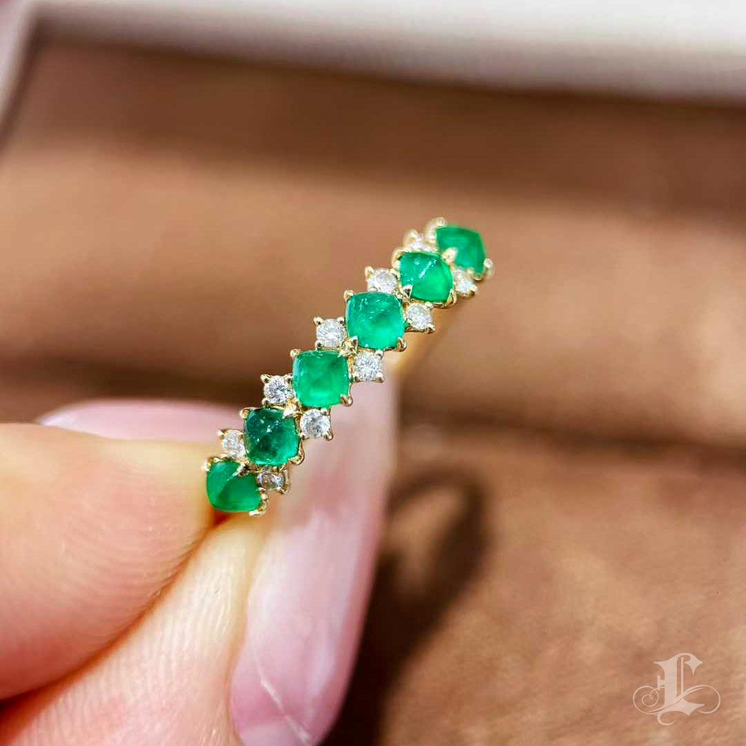 【Énigma】AGL Certified 0.60ct Emerald & Diamond Verdant Line Ring in 18K Gold For Sale 1